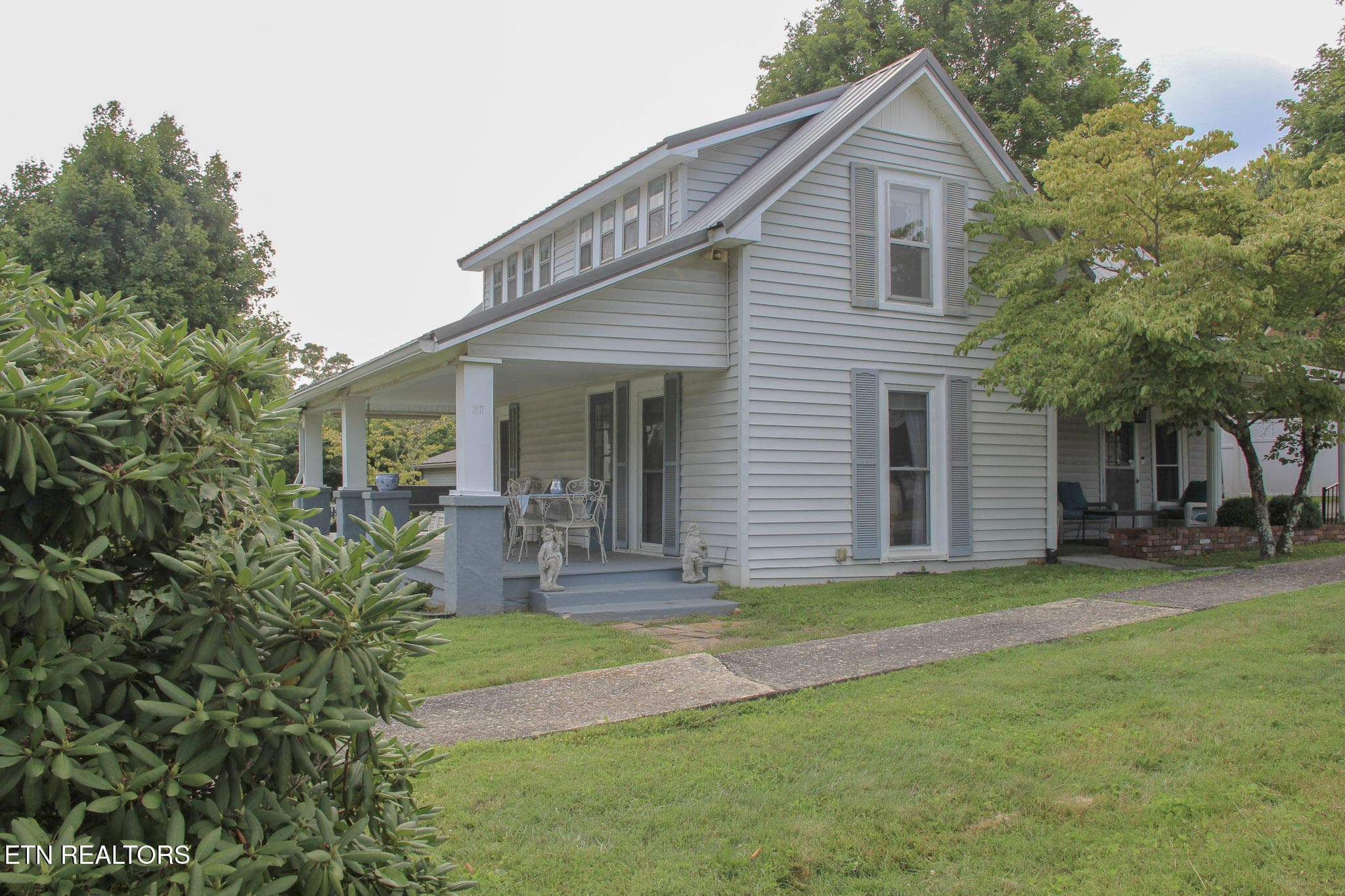 Side Yard - 301 W Crawford Ave, Monterey, TN 38574, Monterey