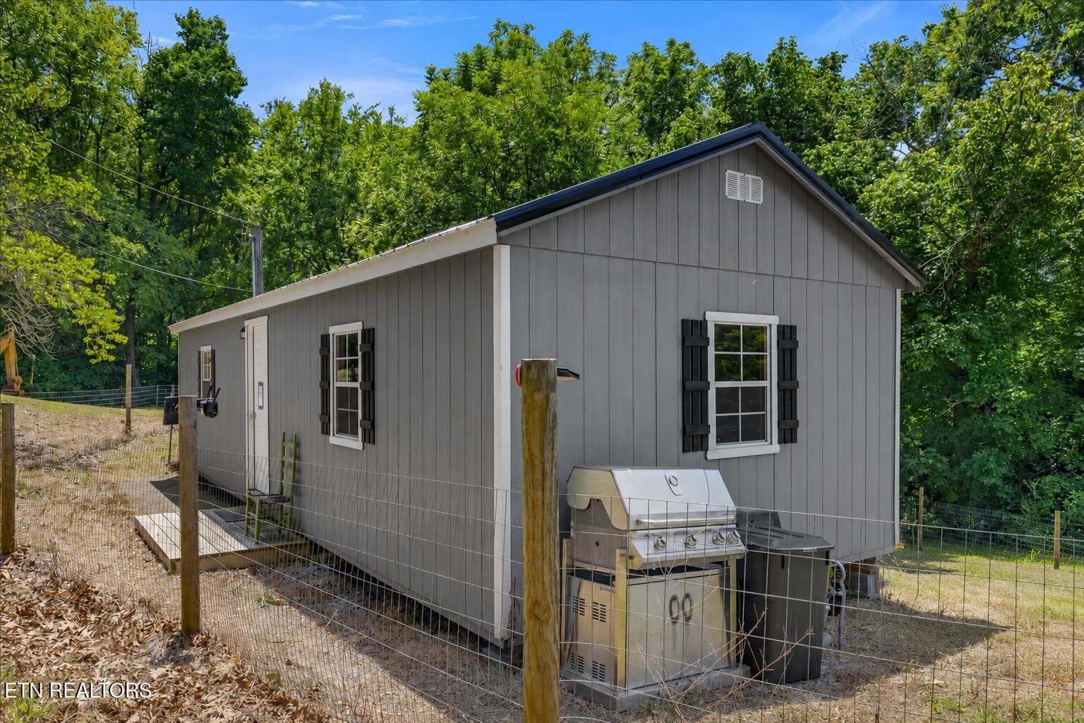 Front side gate - 100 County Road 904, Etowah, TN 37331