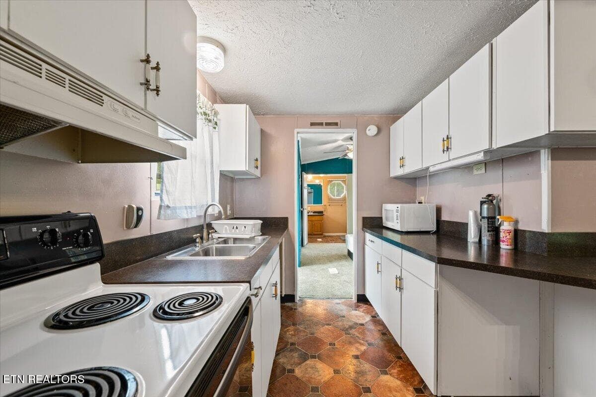 17-166 Andrew Ln - 166 Andrew Lane, Jacksboro, TN 37757