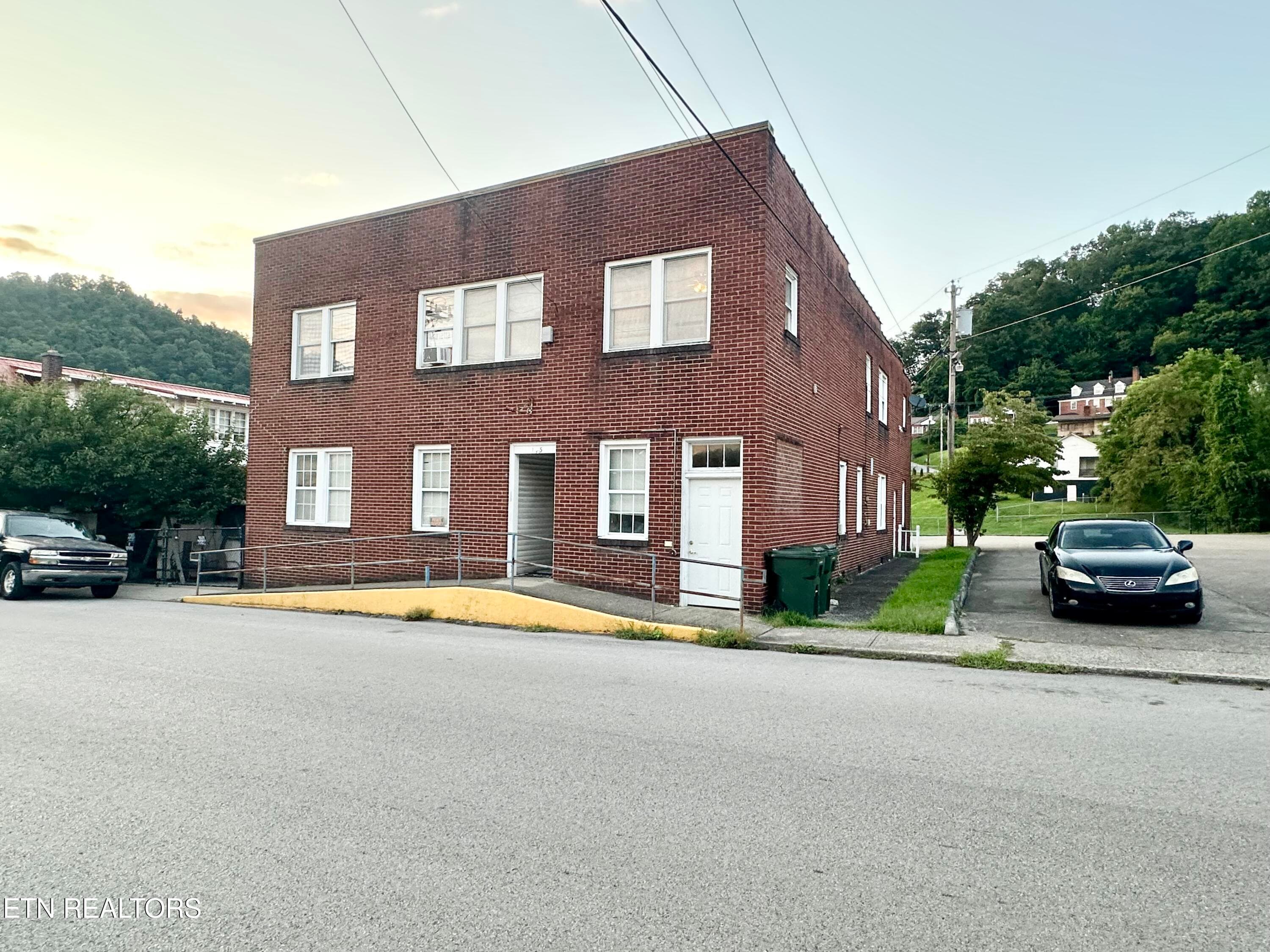 IMG_5648 - 107 E Mound St, Harlan, KY 40831