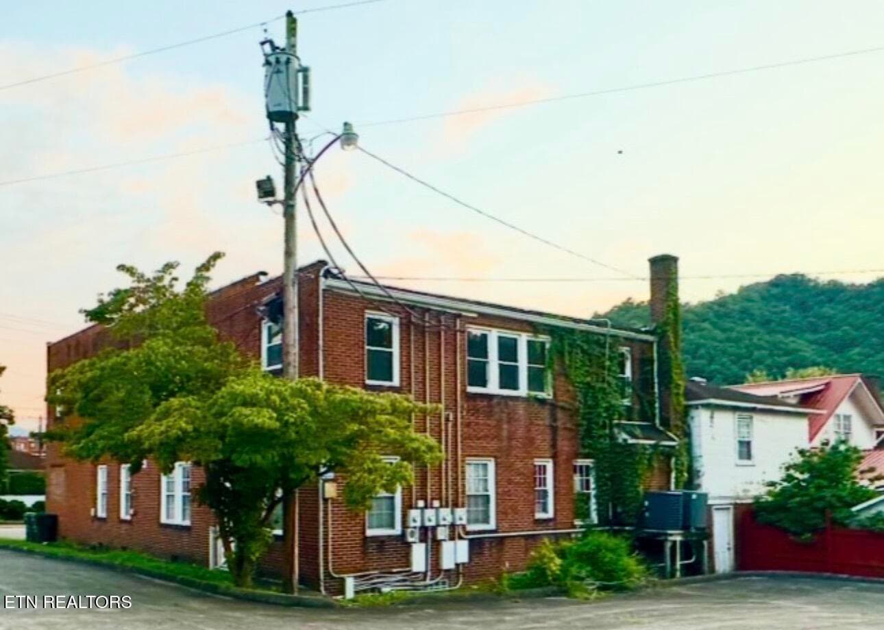 IMG_5736 - 107 E Mound St, Harlan, KY 40831
