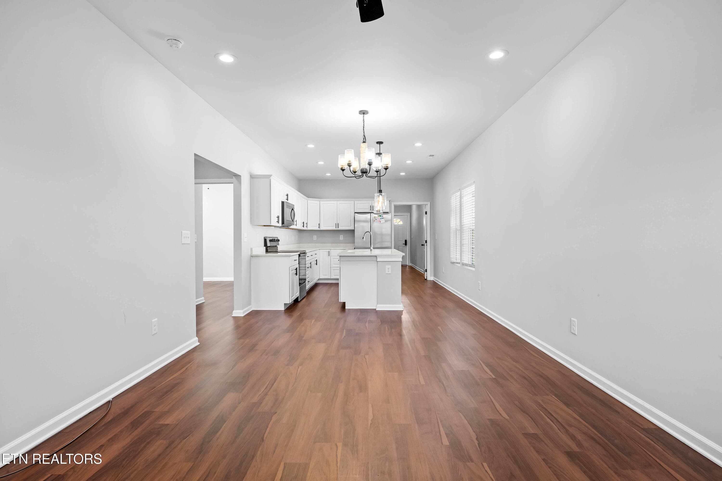 619MidlakeDrNE-2 - 619 NE Midlake Drive, Knoxville, TN 37918, Knoxville