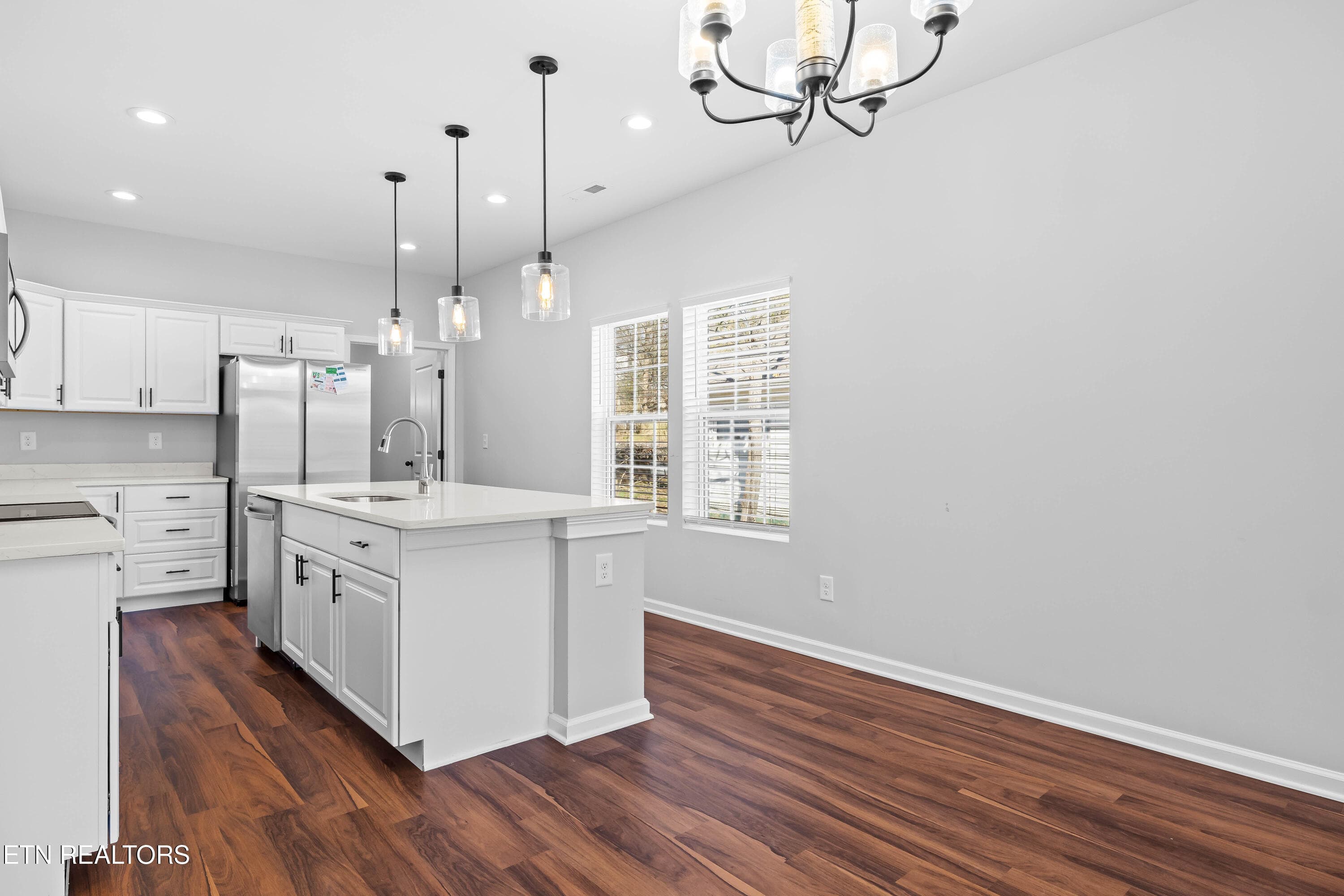 619MidlakeDrNE-8 - 619 NE Midlake Drive, Knoxville, TN 37918, Knoxville