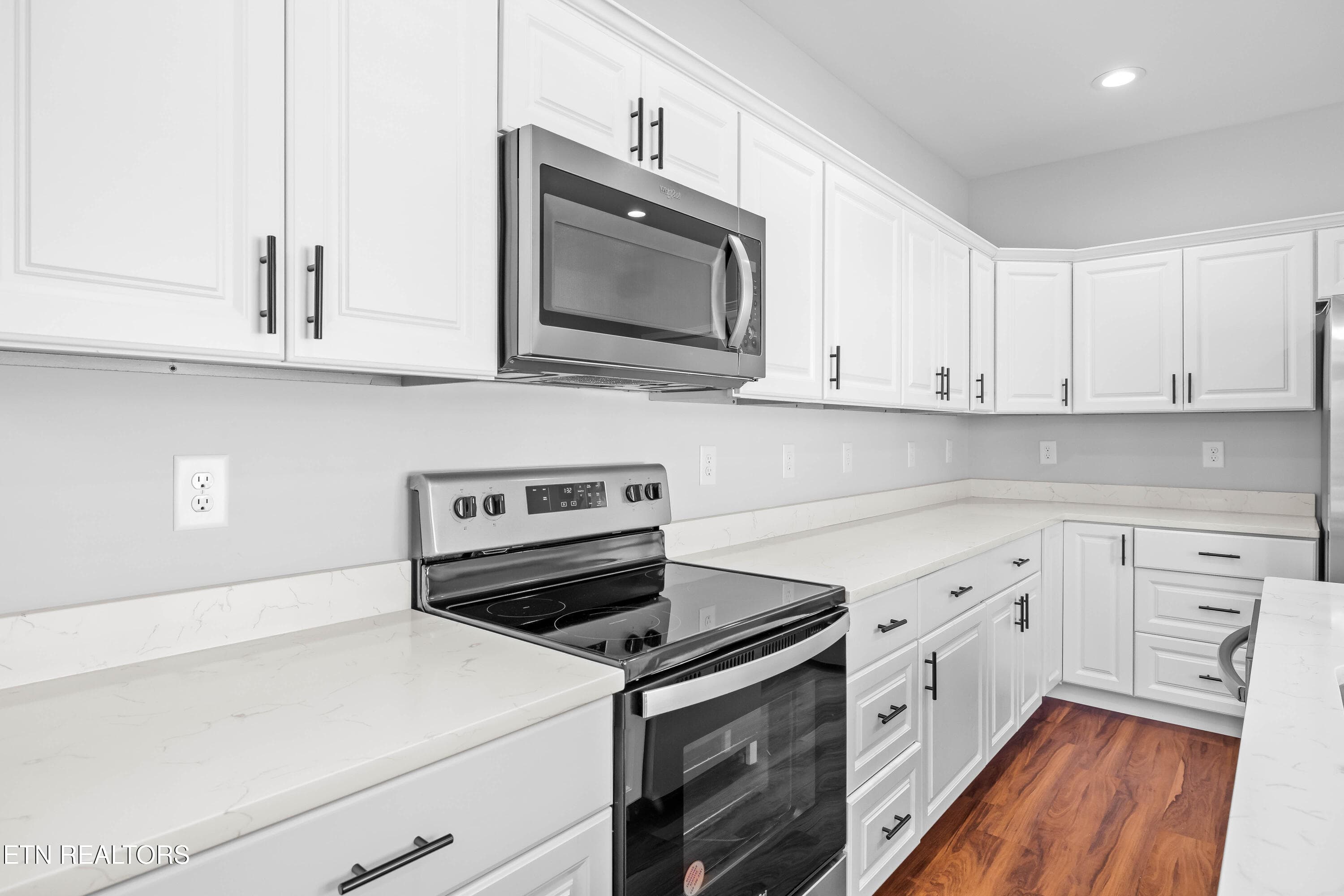619MidlakeDrNE-10 - 619 NE Midlake Drive, Knoxville, TN 37918, Knoxville