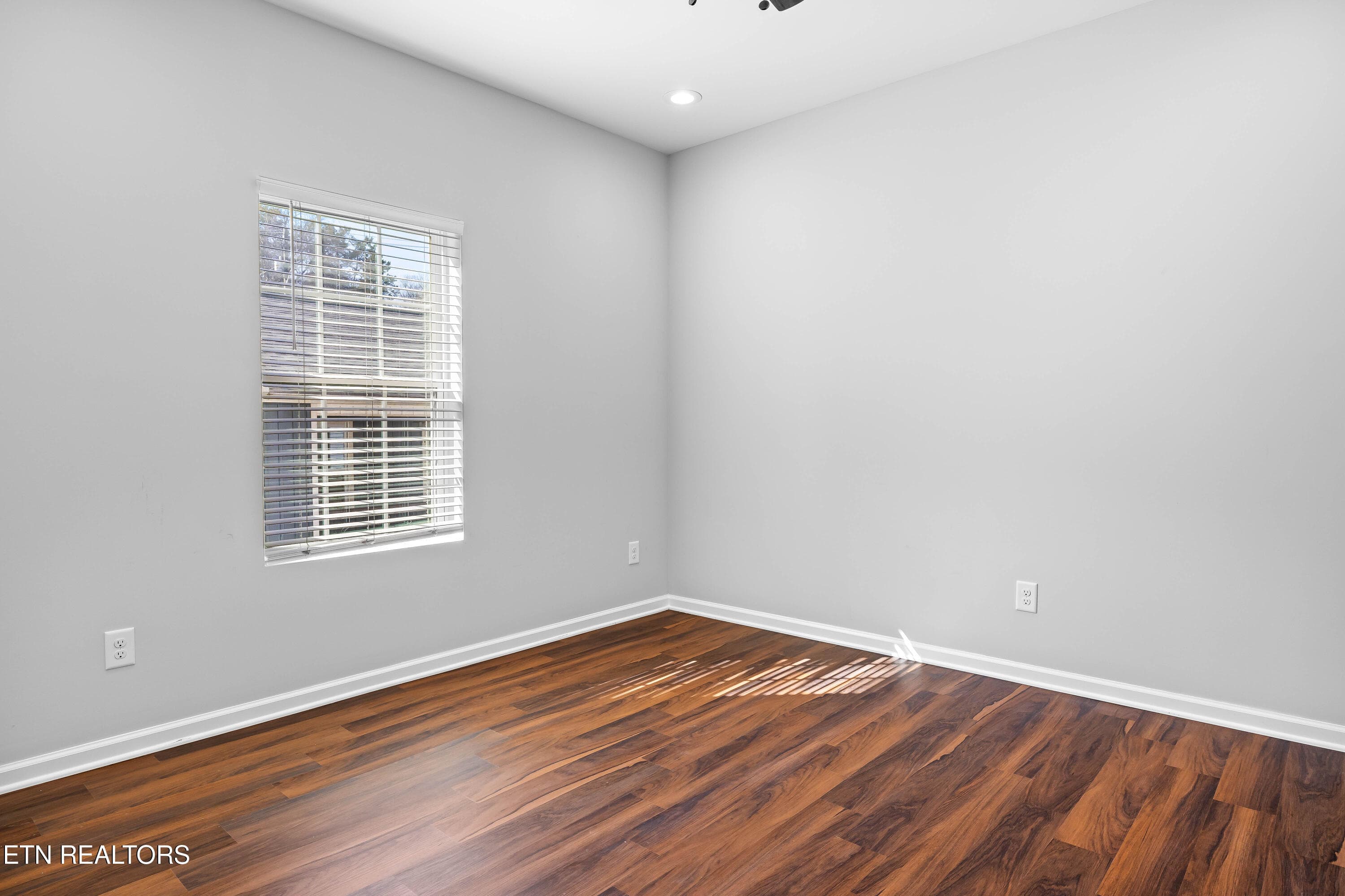 619MidlakeDrNE-24 - 619 NE Midlake Drive, Knoxville, TN 37918, Knoxville