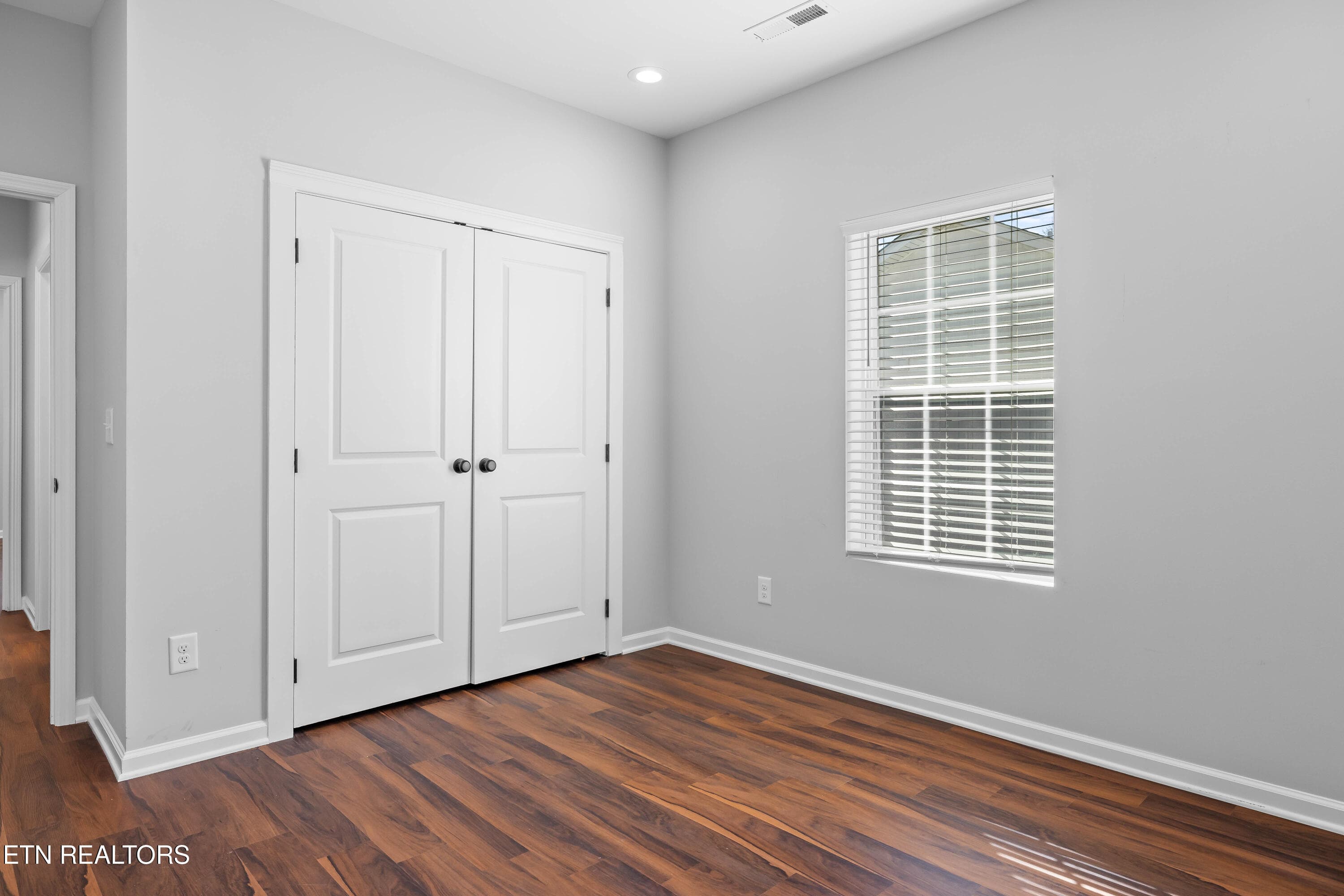619MidlakeDrNE-25 - 619 NE Midlake Drive, Knoxville, TN 37918, Knoxville