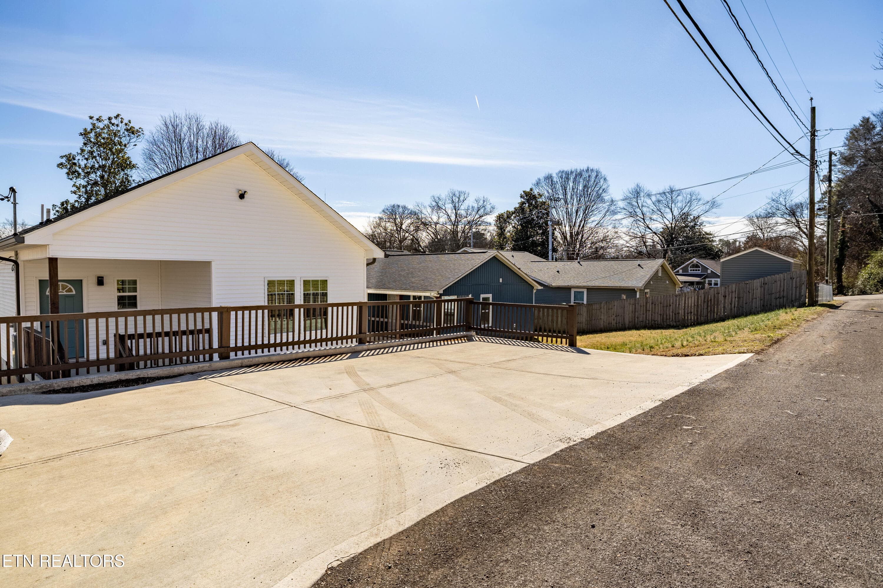 619MidlakeDrNE-37 - 619 NE Midlake Drive, Knoxville, TN 37918, Knoxville