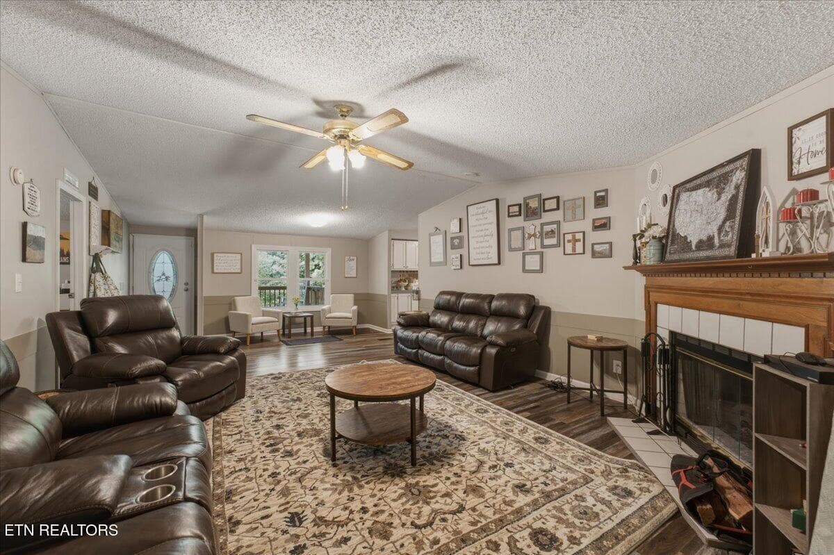07-Living Room - 1814 Big Gully Rd, Maryville, TN 37801