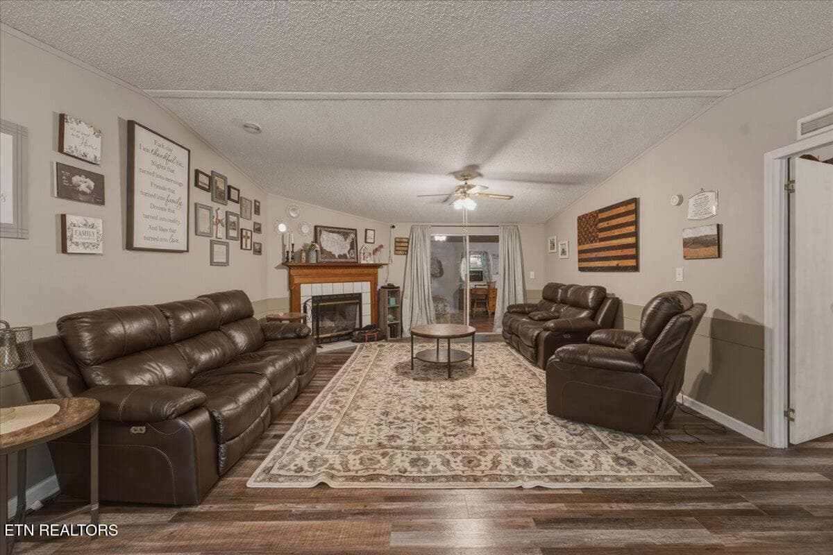 09-Living Room - 1814 Big Gully Rd, Maryville, TN 37801