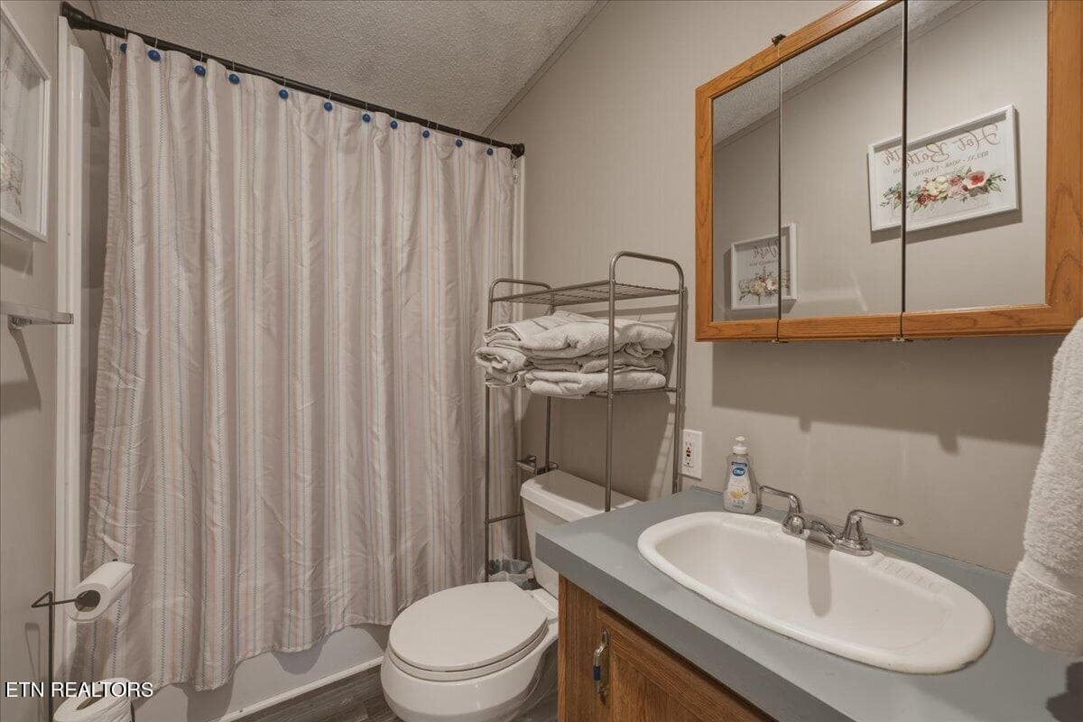 25-Full Bath - 1814 Big Gully Rd, Maryville, TN 37801