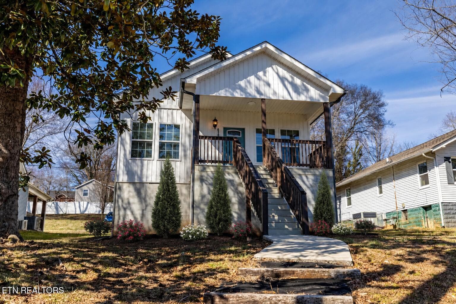 619 NE Midlake Drive, Knoxville, TN 37918