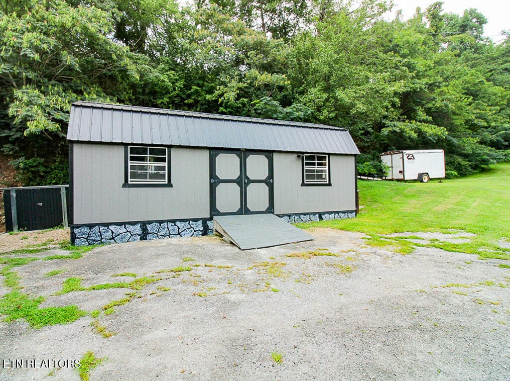 Z - 3229 Lost Branch Rd, Sevierville, TN 37862