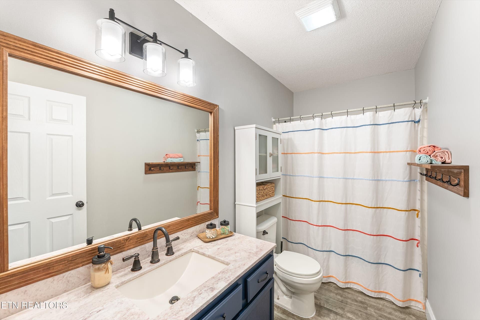 41-1st Bath A1 - 224 Old Clover Hill Rd, Maryville, TN 37803