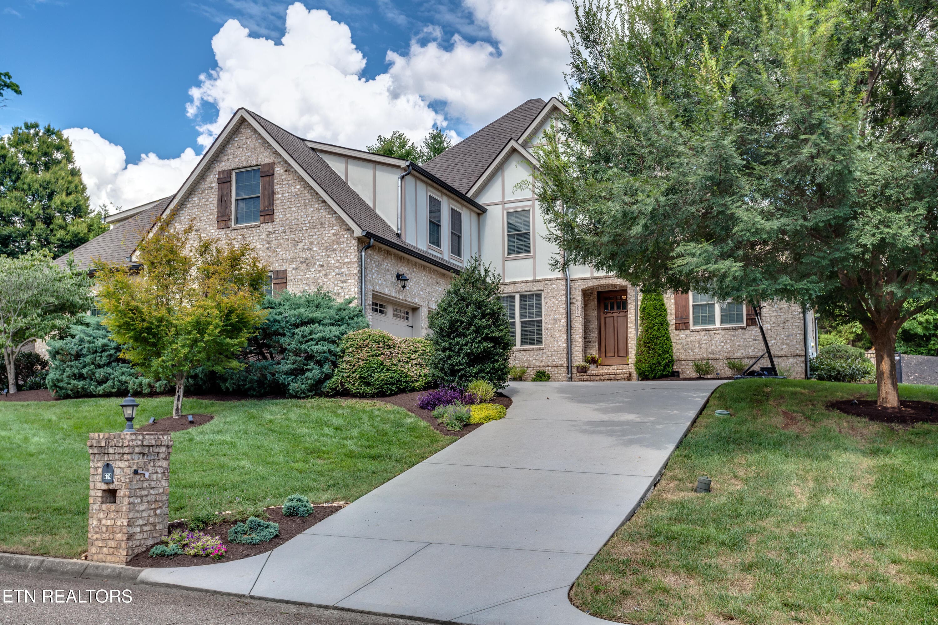634 Oak Cove Lane, Knoxville, TN 37922