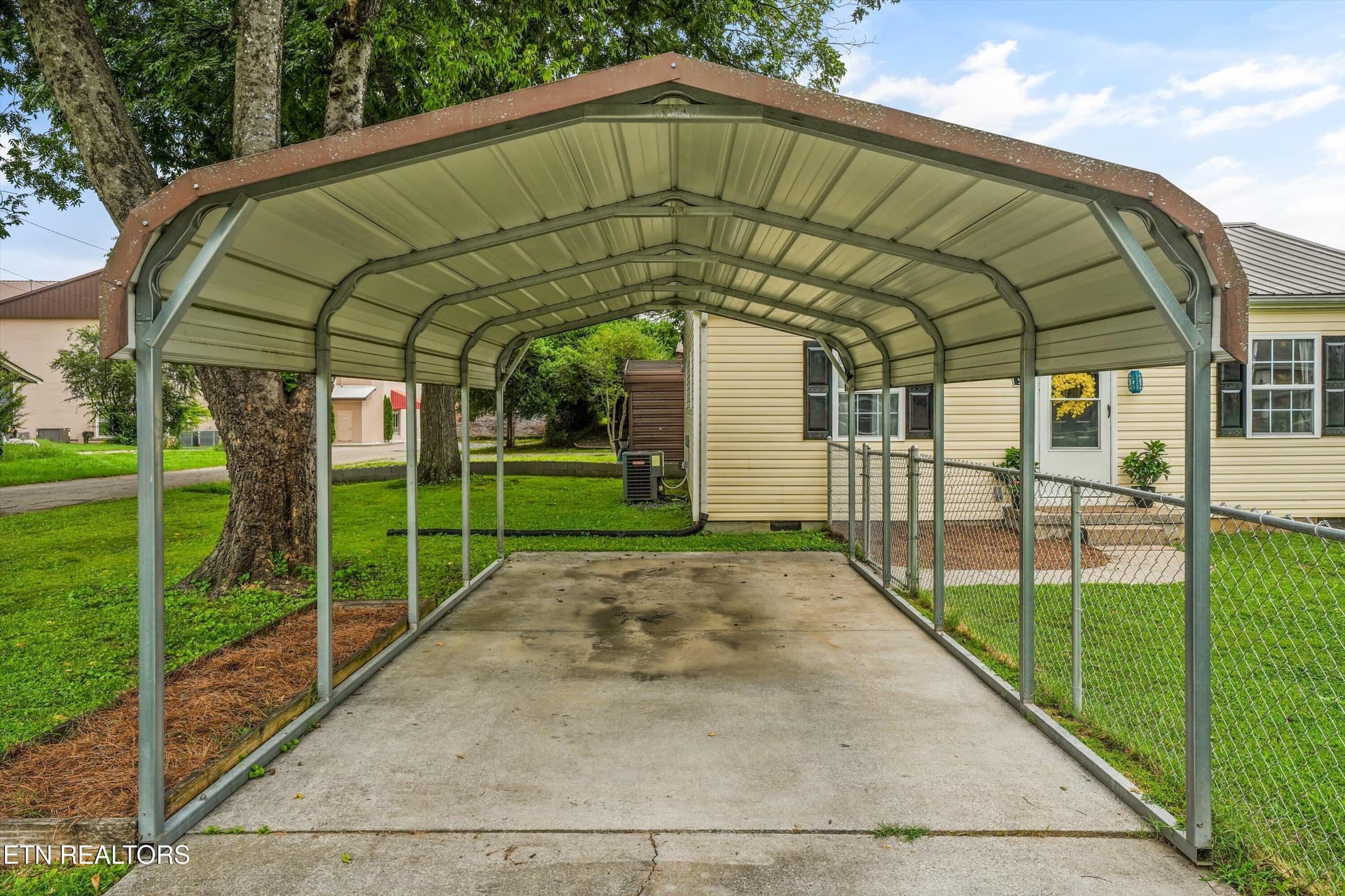 569 Monroe St - 569 Monroe St, Madisonville, TN 37354
