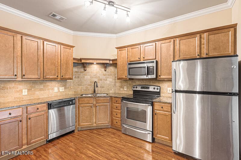 005--SMALL - 445 W Blount Ave 303, Knoxville, TN 37920, Knoxville
