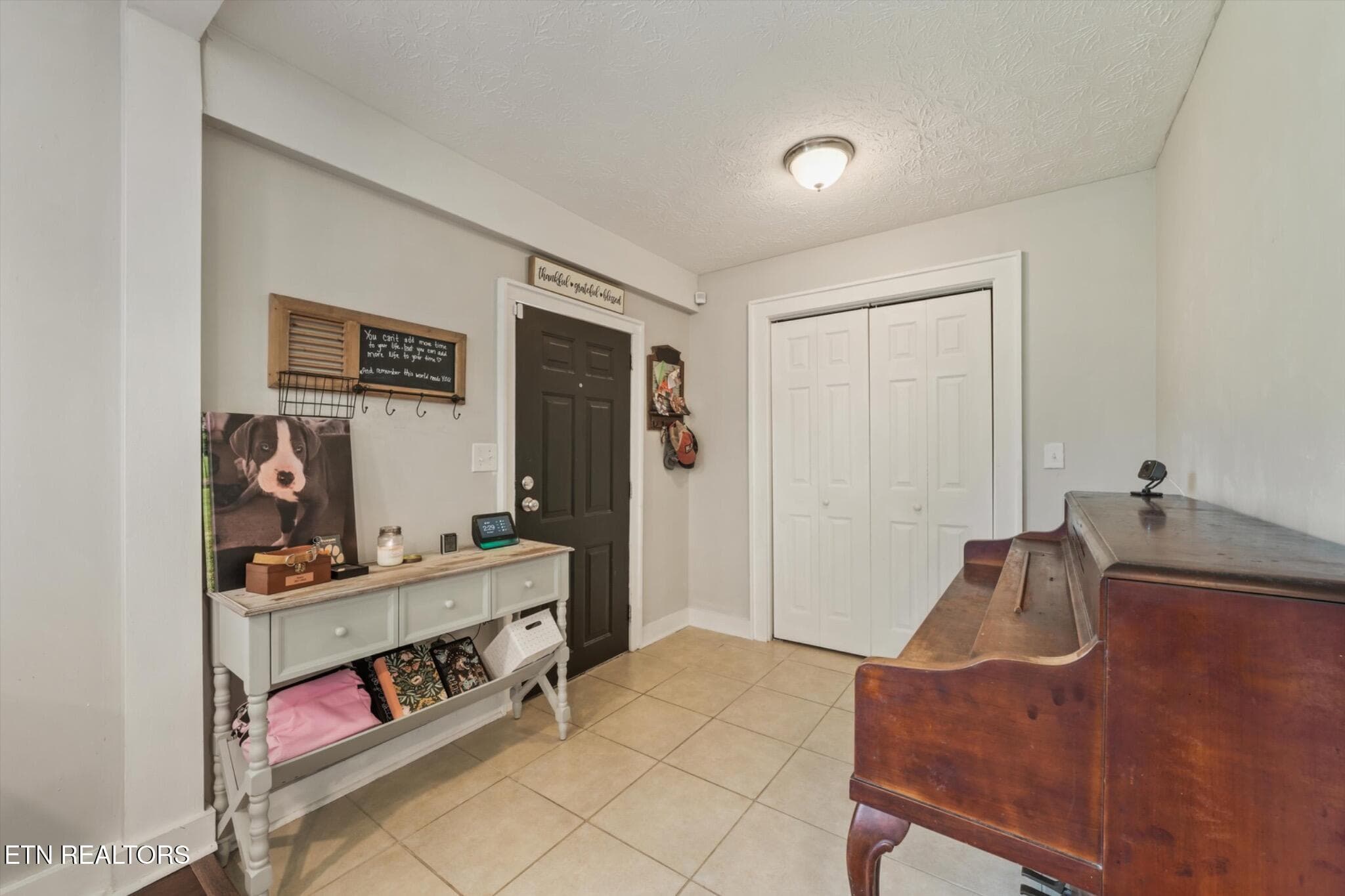 6411-bob-varner-rd-knoxville-tn-foyer-cl - 6411 Bob Varner Rd, Knoxville, TN 37918