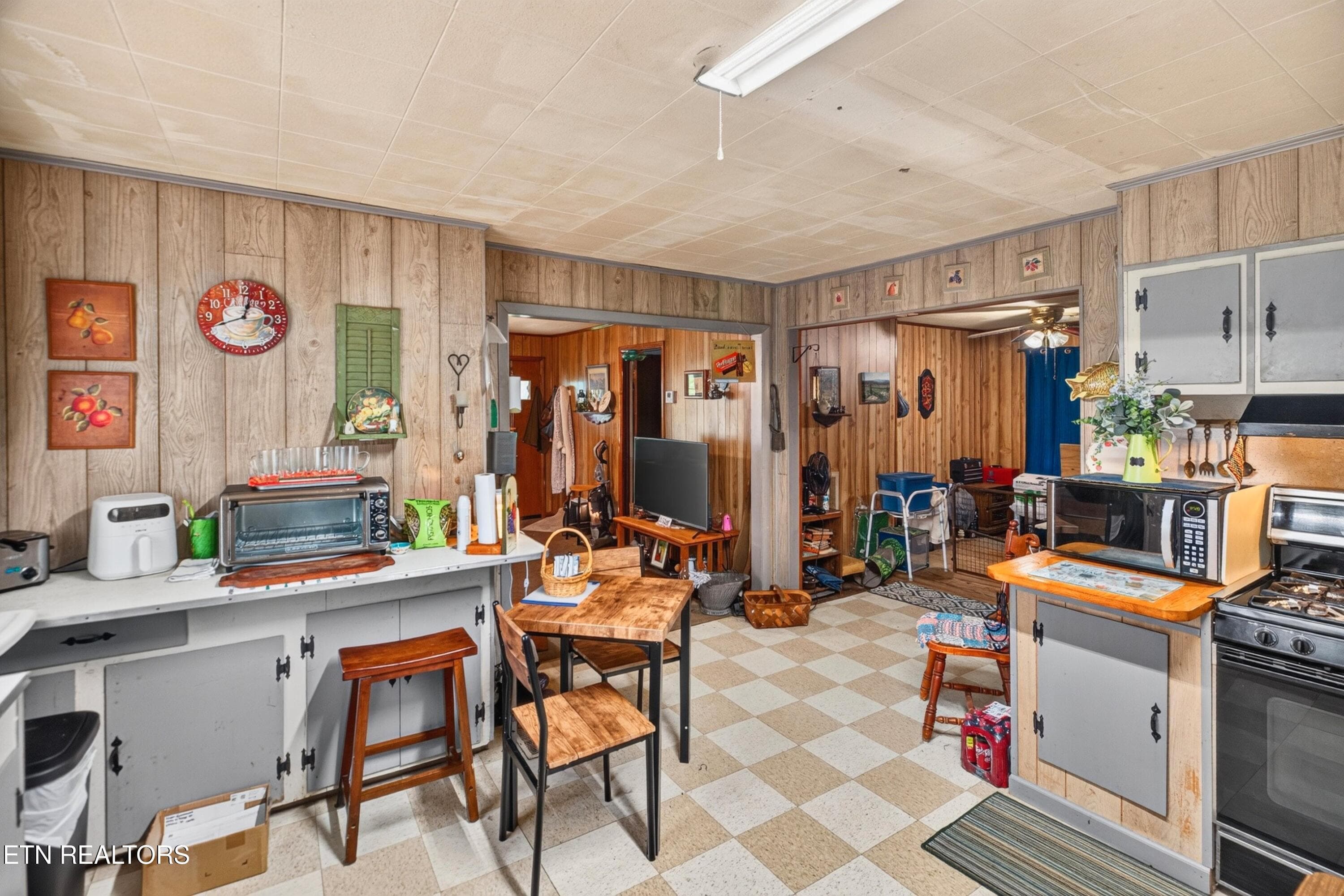 012-126JeffersonStreet-Erwin-TN-37650-SM - 126 Jefferson St, Erwin, TN 37650