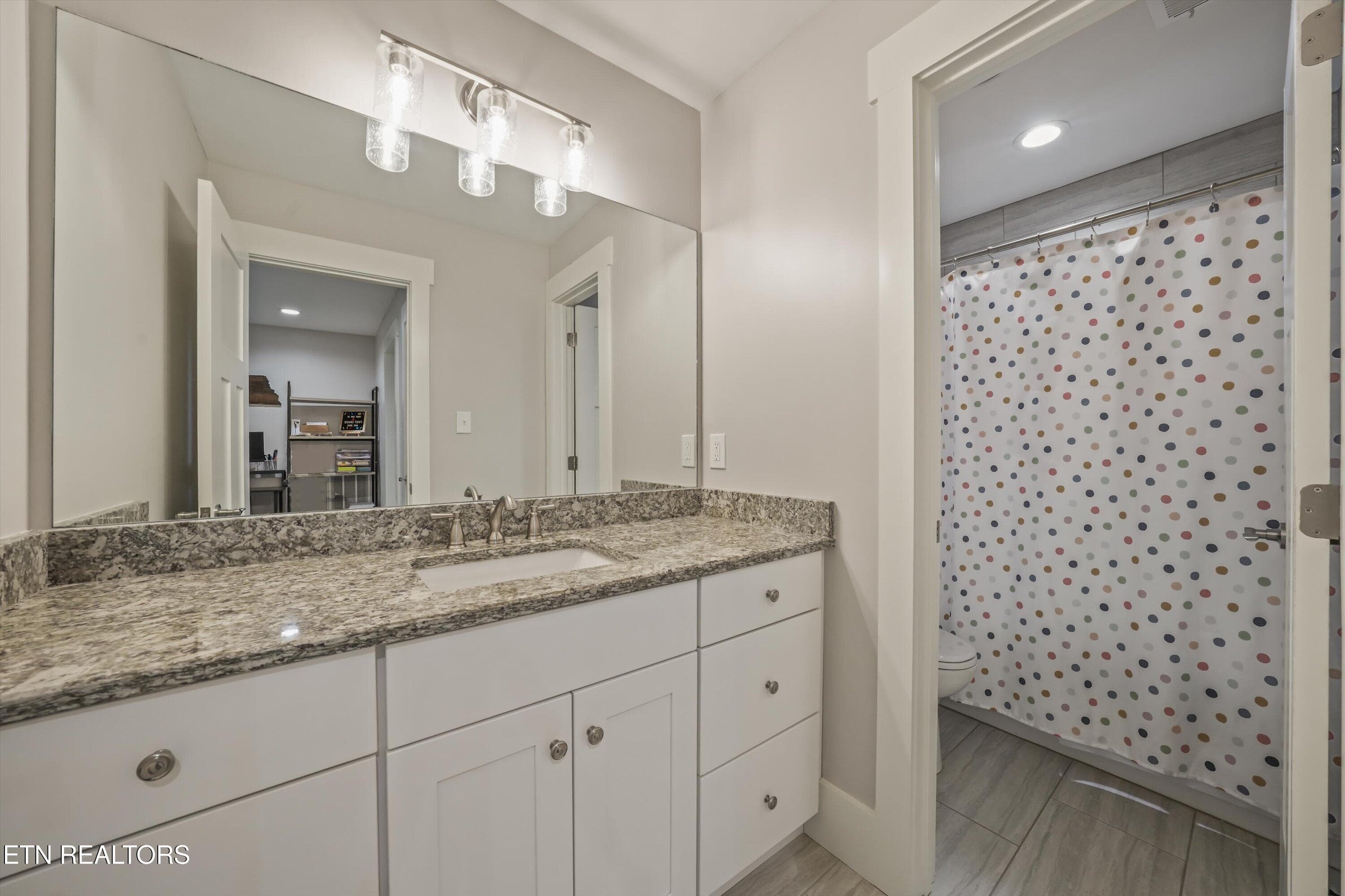 Retreat / 5th Bedroom Bathroom - 7703 Madgewood Lane, Knoxville, TN 37909, Knoxville