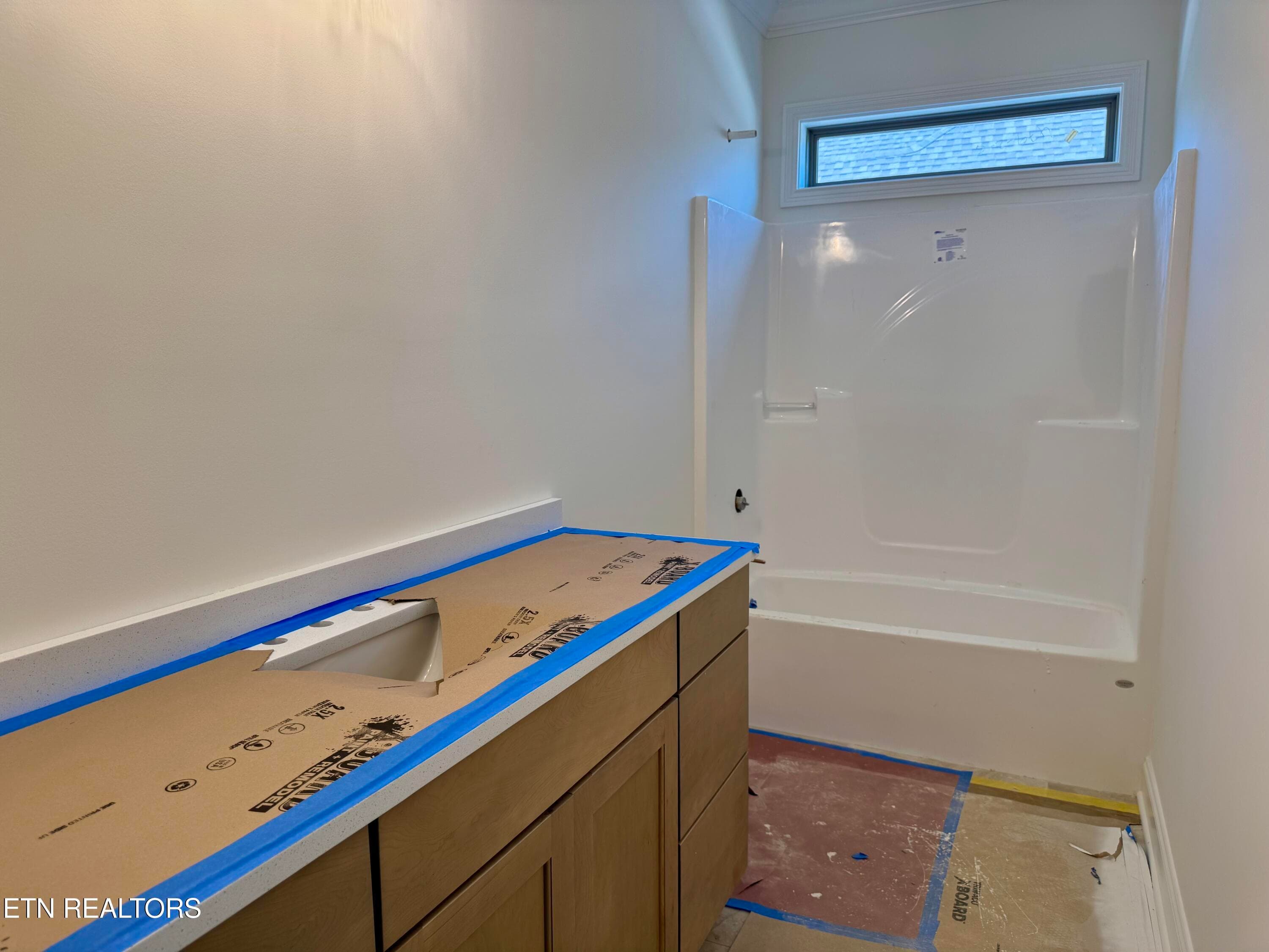 Hall Bathroom - 9975 Rio Bravo Lane, Knoxville, TN 37922, Knoxville