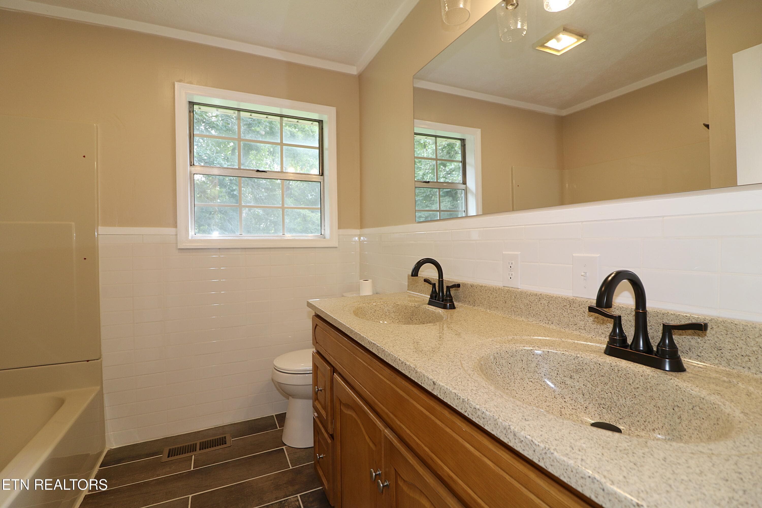 094A3915 - 209 Coffee Drive, Helenwood, TN 37755