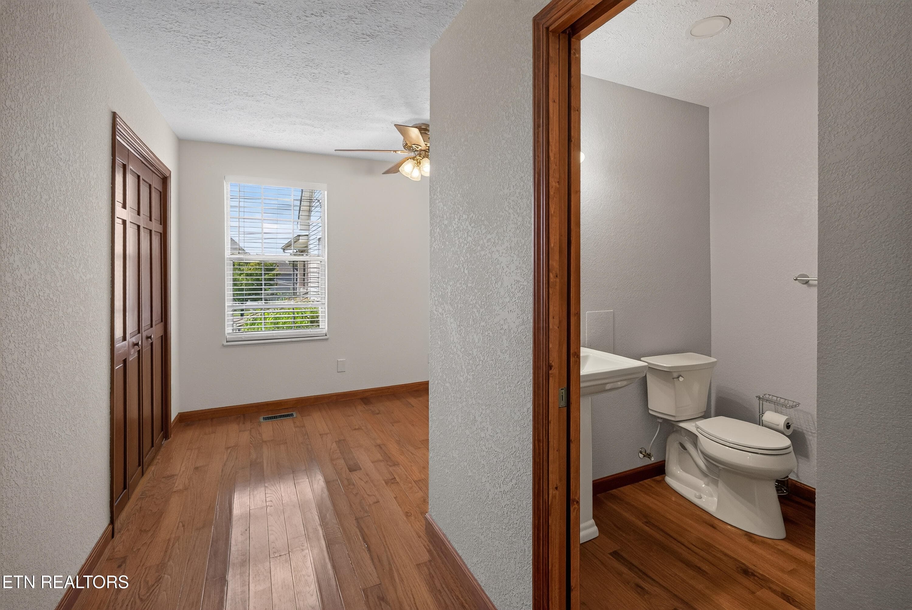 Secondary Bedroom with On-Suite Bathroom - 1023 Minnesota Ave, Knoxville, TN 37921, Knoxville