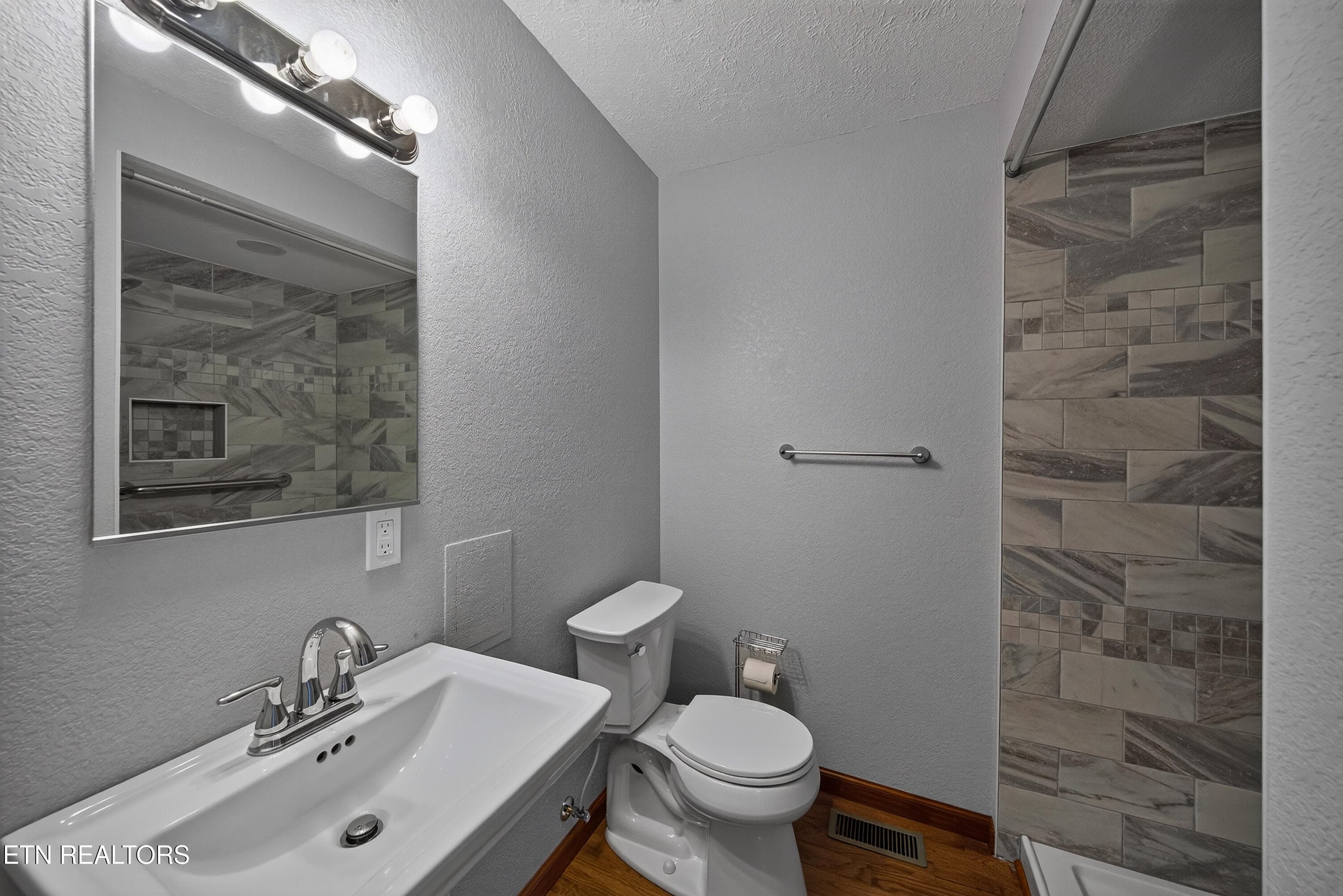 New On-Suite Bathroom - 1023 Minnesota Ave, Knoxville, TN 37921, Knoxville