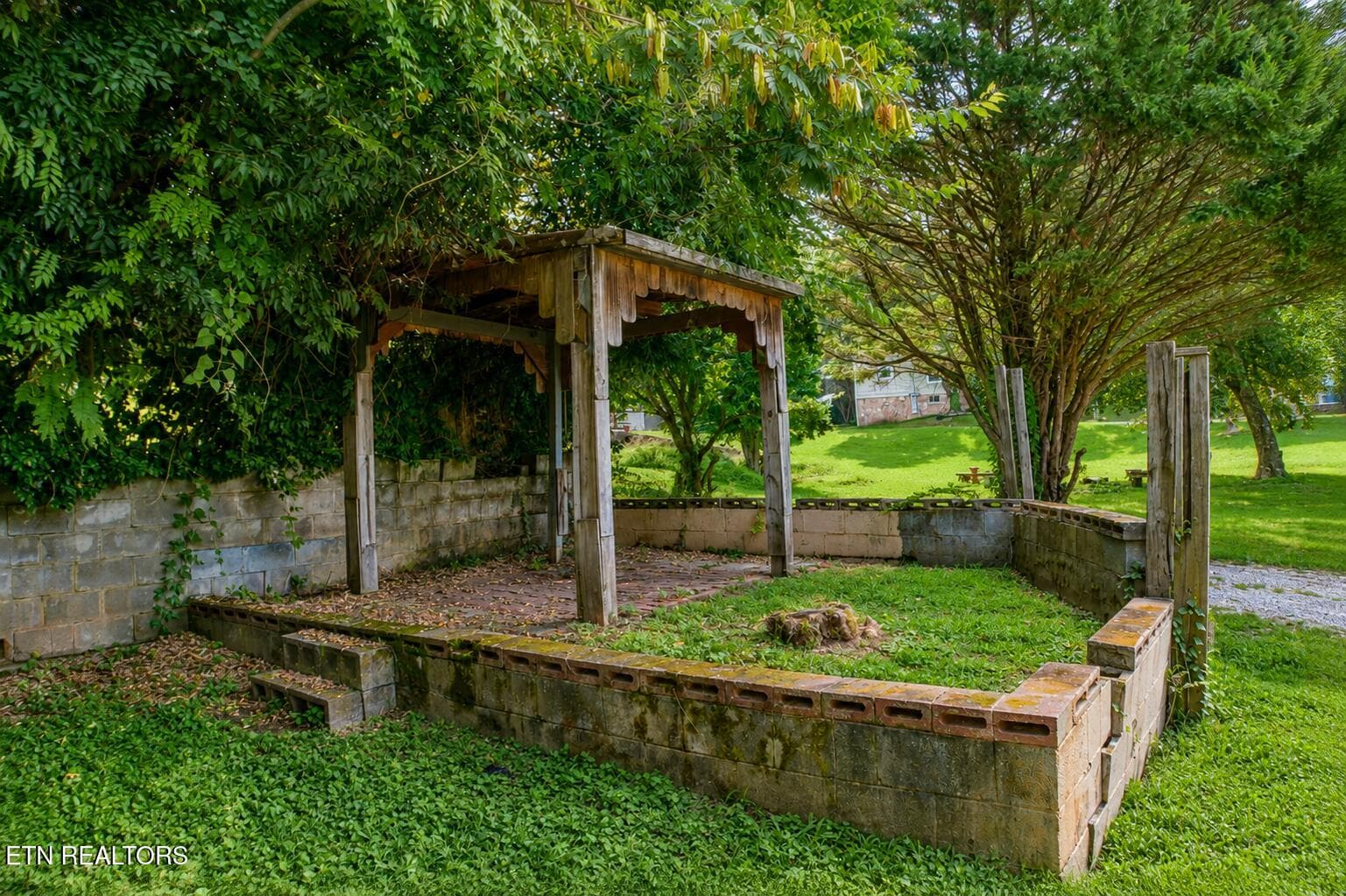 Gazebo - 2800 Lay Ave, Knoxville, TN 37914, Knoxville