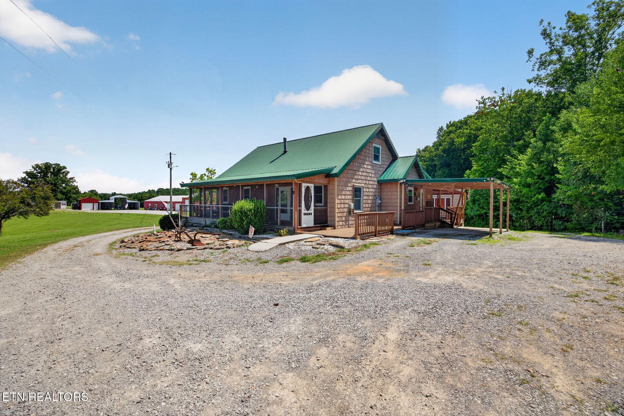 2-web-or-mls-470-wade-rd - 470 Wade Rd, Sparta, TN 38583