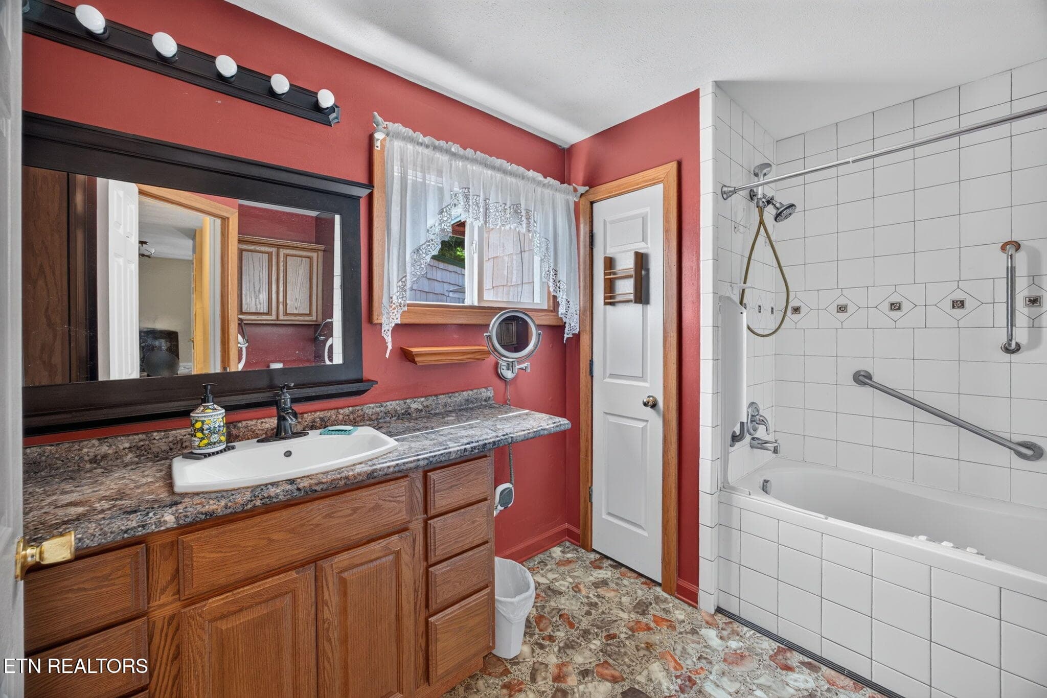 18-web-or-mls-470-wade-rd - 470 Wade Rd, Sparta, TN 38583