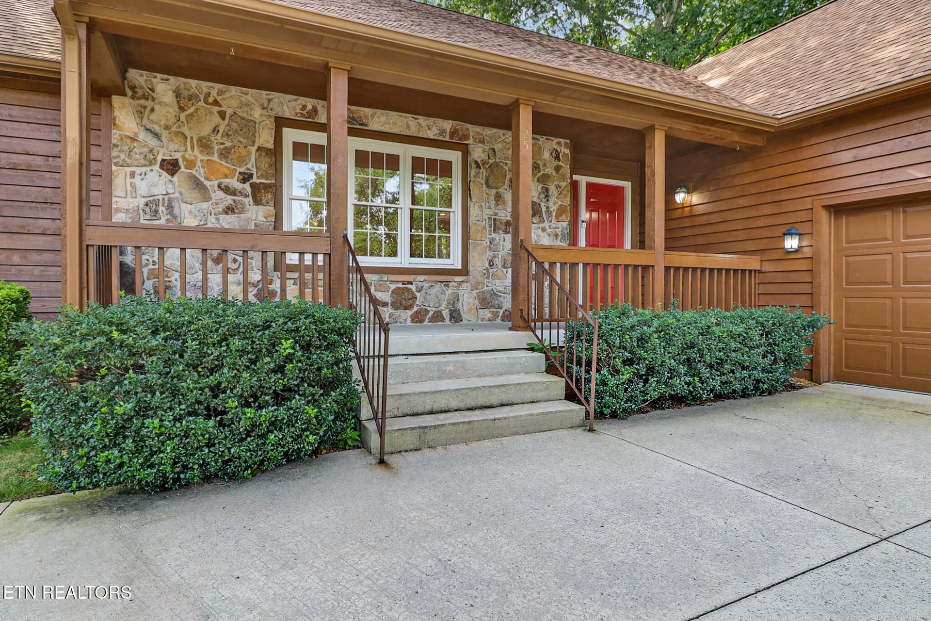 Wide Front Porch for your Morning Coffee - 25 Amesbury Court, Crossville, TN 38558