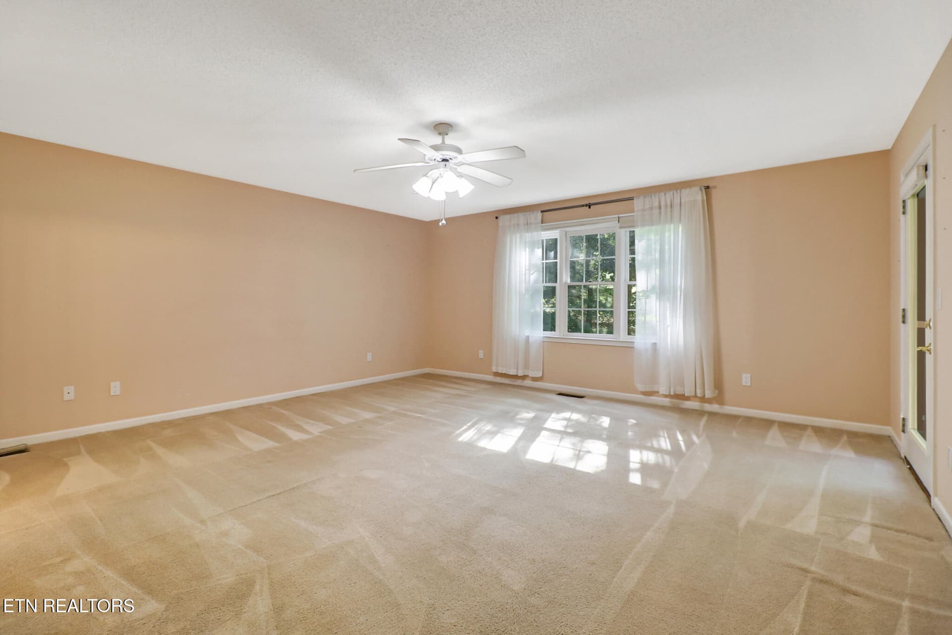 Master Bedroom - 25 Amesbury Court, Crossville, TN 38558