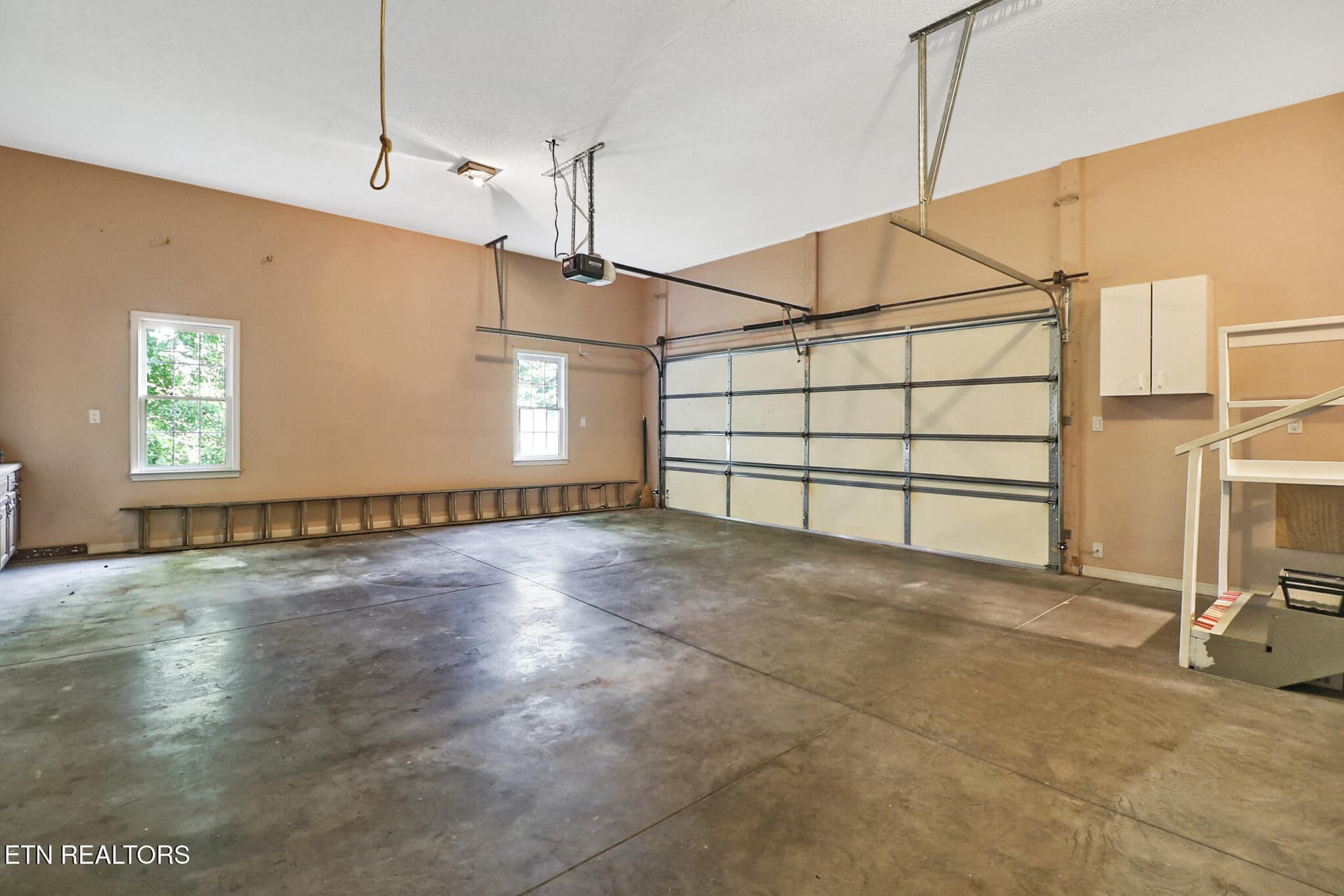 2-1/2 Car Garage - 25 Amesbury Court, Crossville, TN 38558