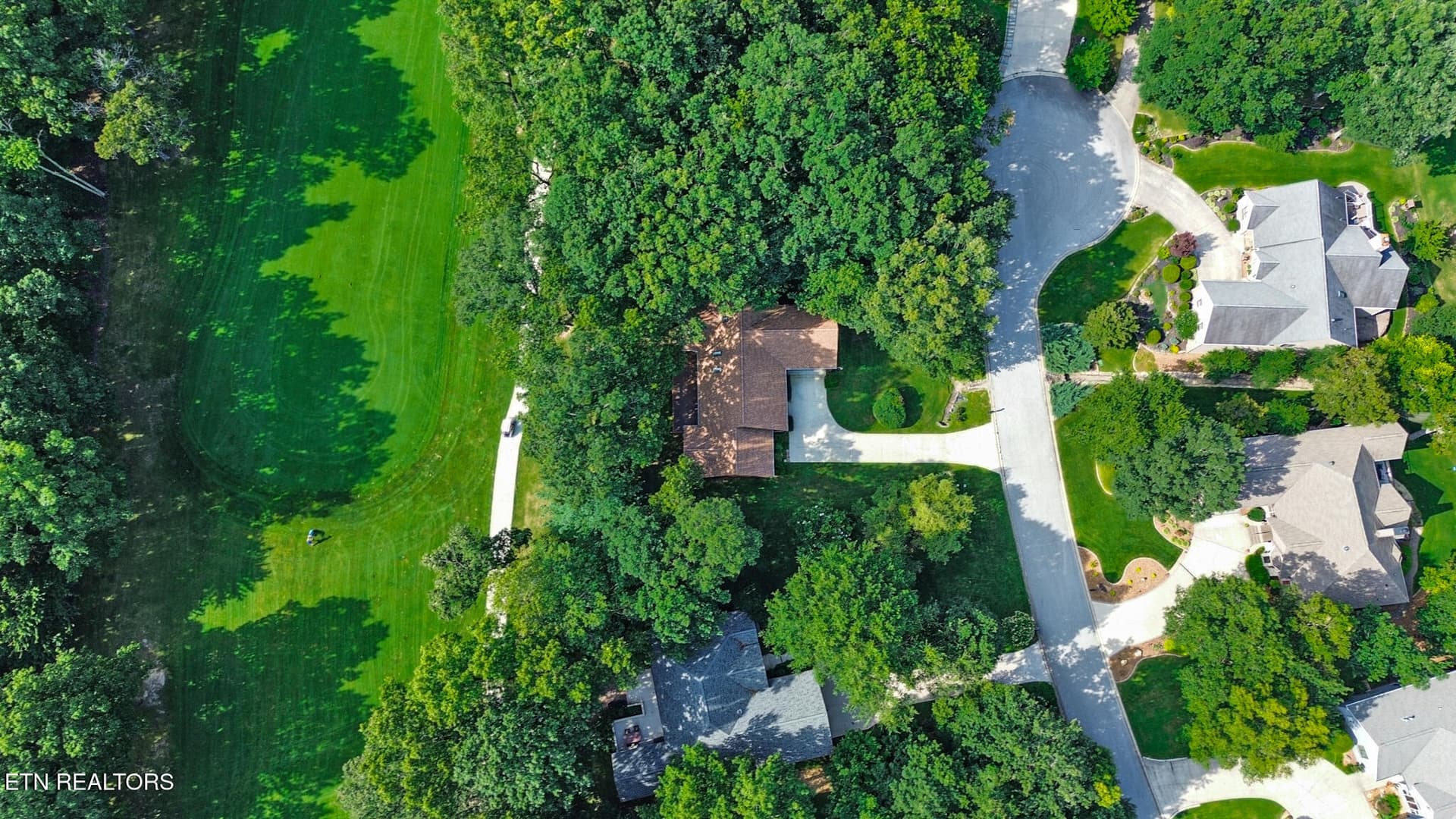 Drone Photos - 25 Amesbury Court, Crossville, TN 38558