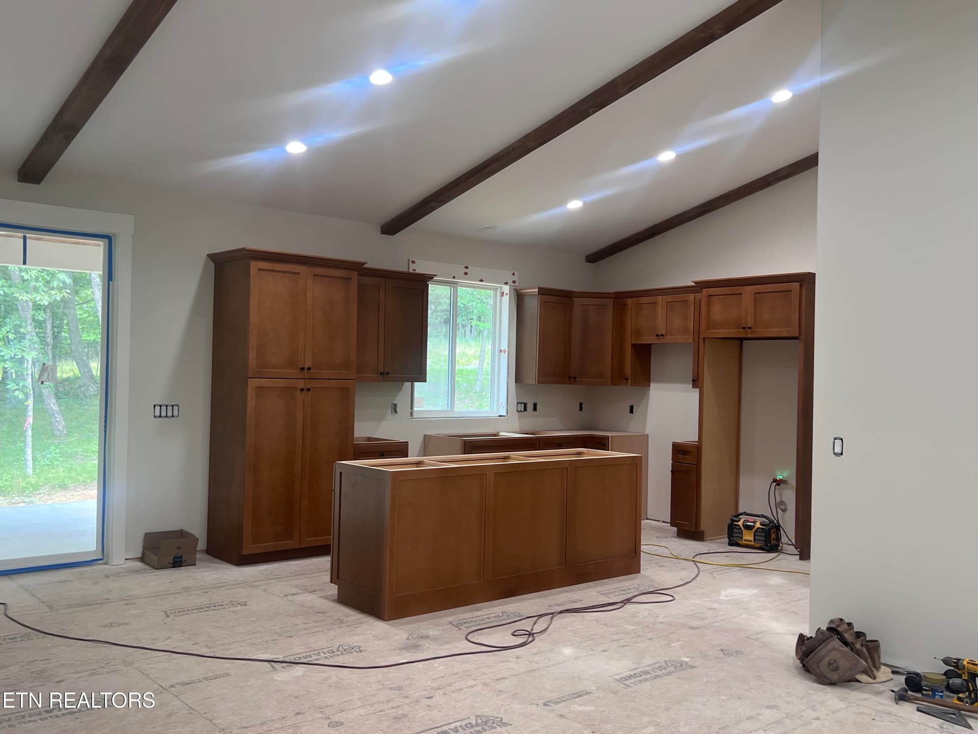 Custom Cabinets - 20 Rolling Green Court, Crossville, TN 38558