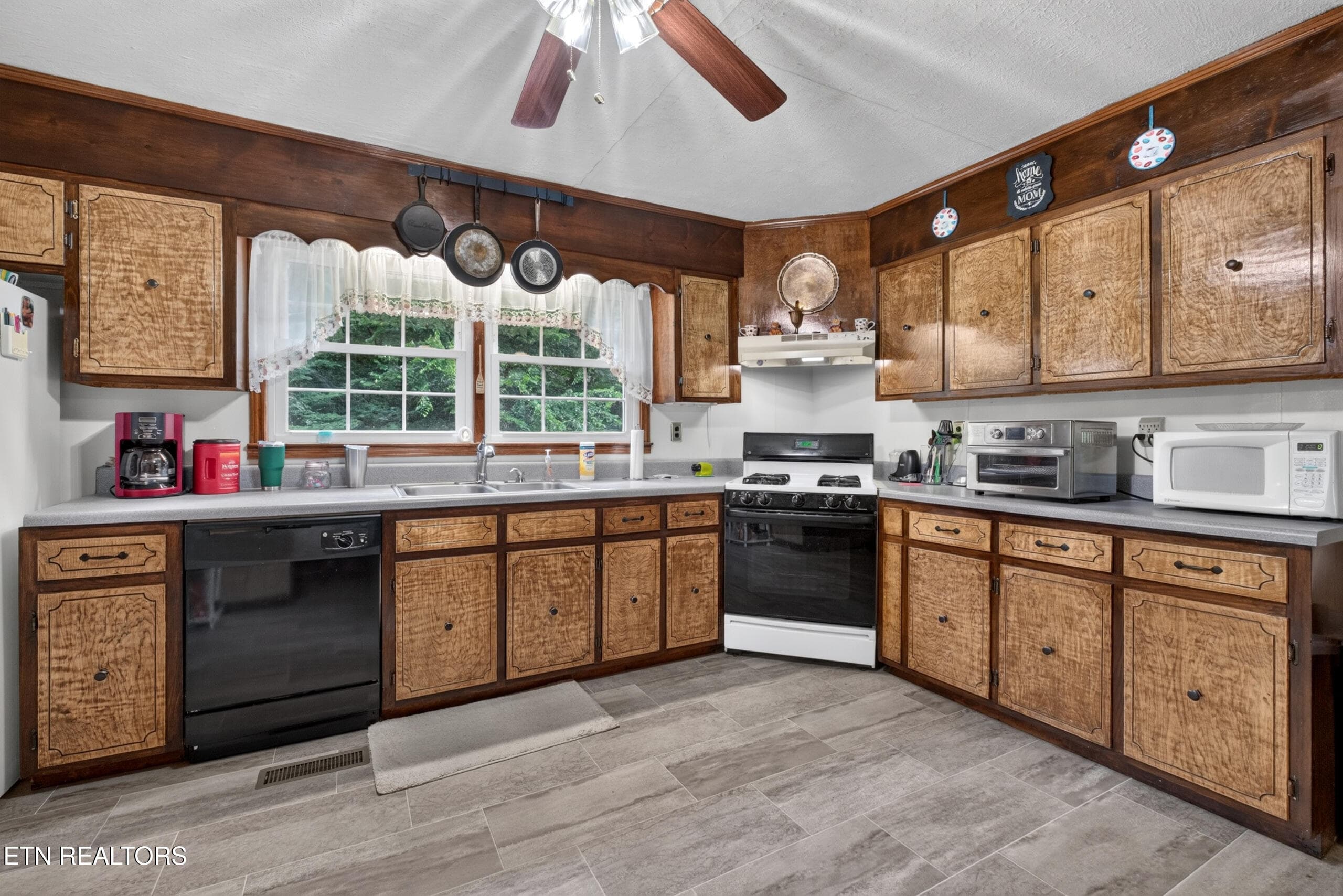 DSC07789 - 582 Spencer Drive, Spencer, TN 38585