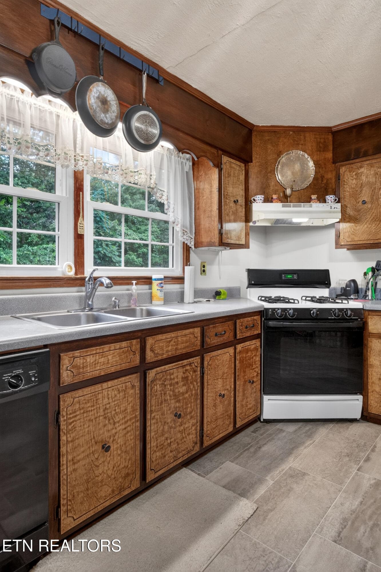 DSC07798 - 582 Spencer Drive, Spencer, TN 38585