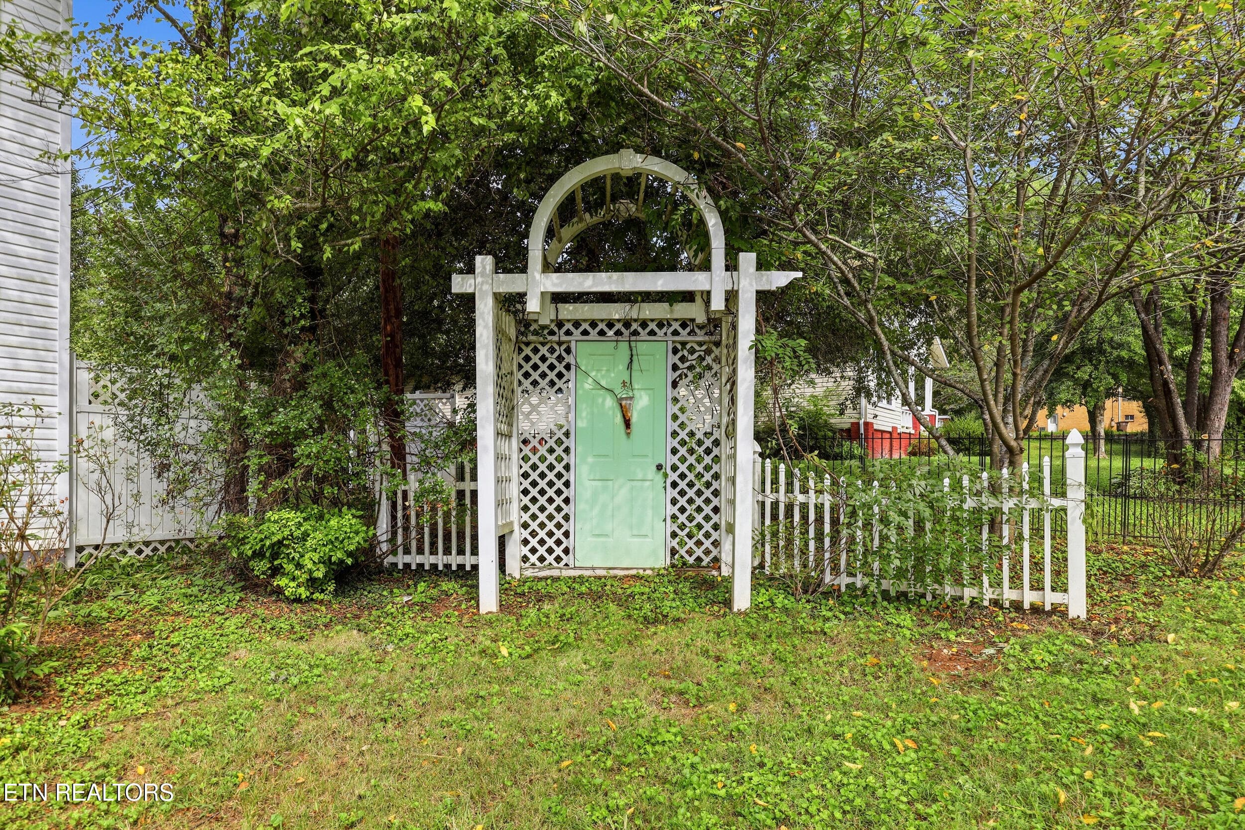 Whimsey Garden - 5209 Montrose Rd, Knoxville, TN 37918, Knoxville