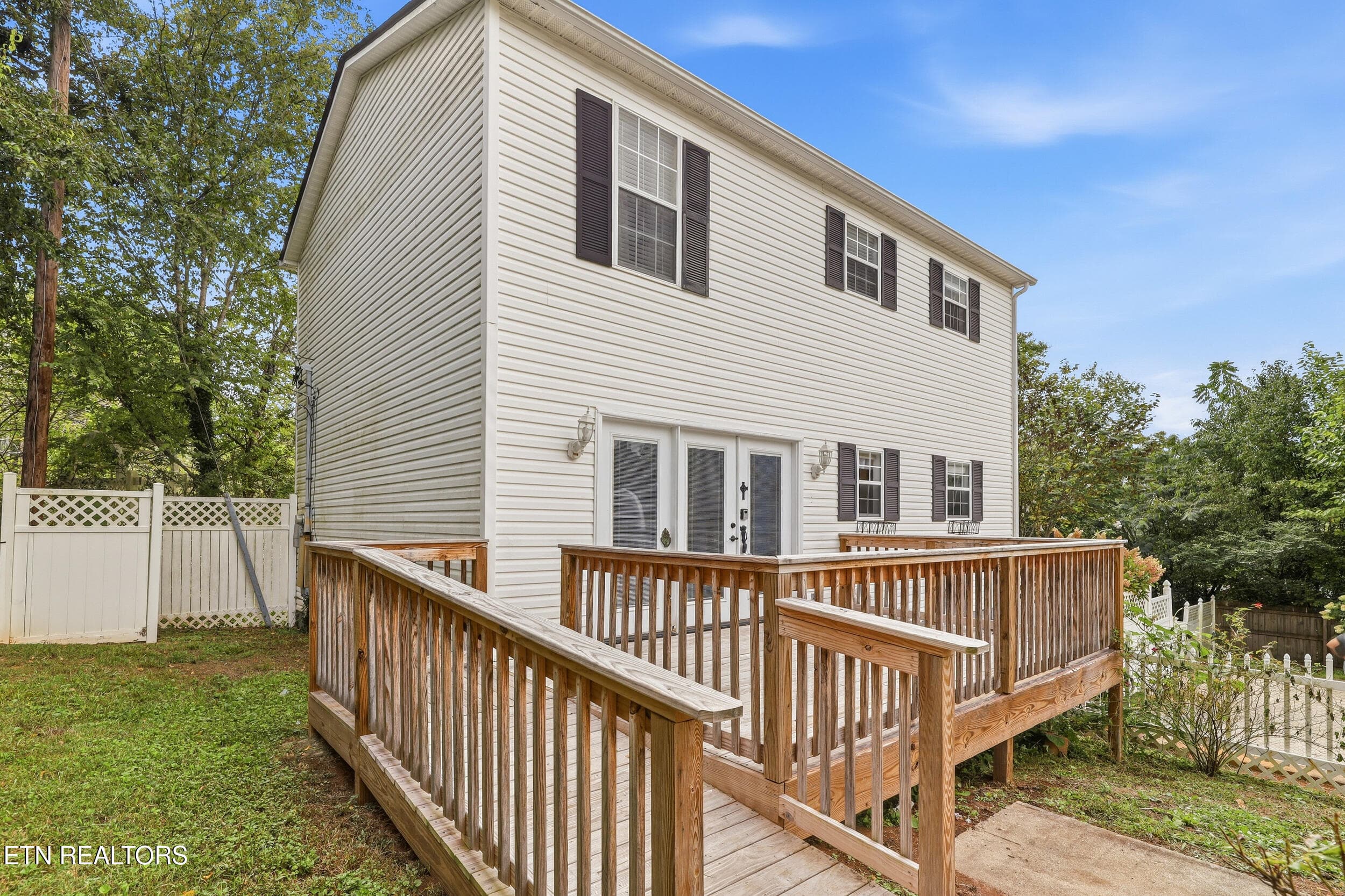 Back Porch - 5209 Montrose Rd, Knoxville, TN 37918, Knoxville