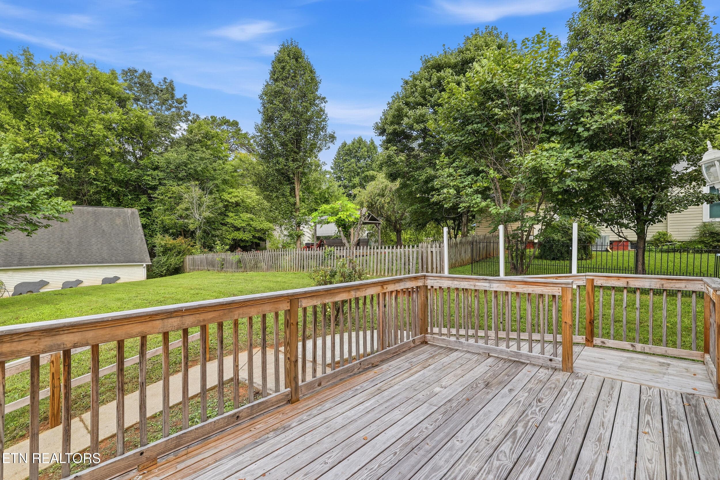 Back Porch - 5209 Montrose Rd, Knoxville, TN 37918, Knoxville