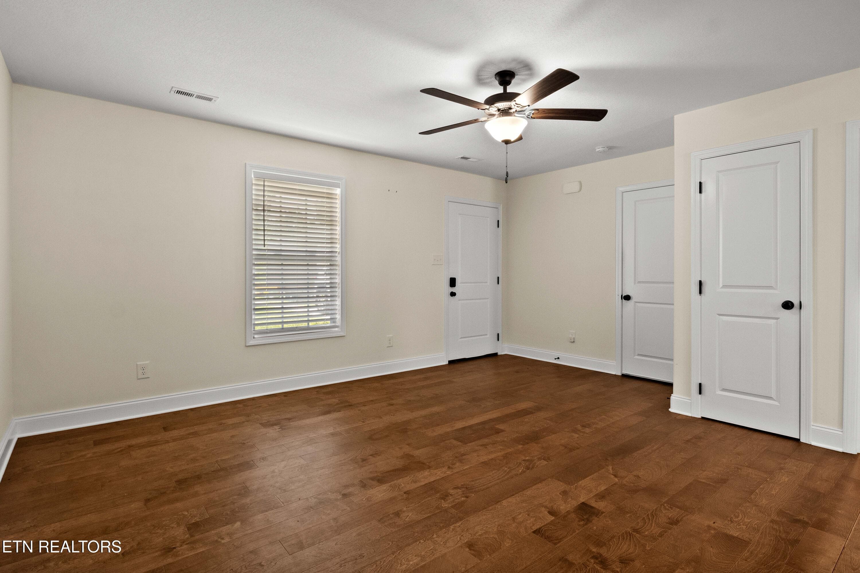2Living room - 8021 Poplar Grove Lane, Powell, TN 37849