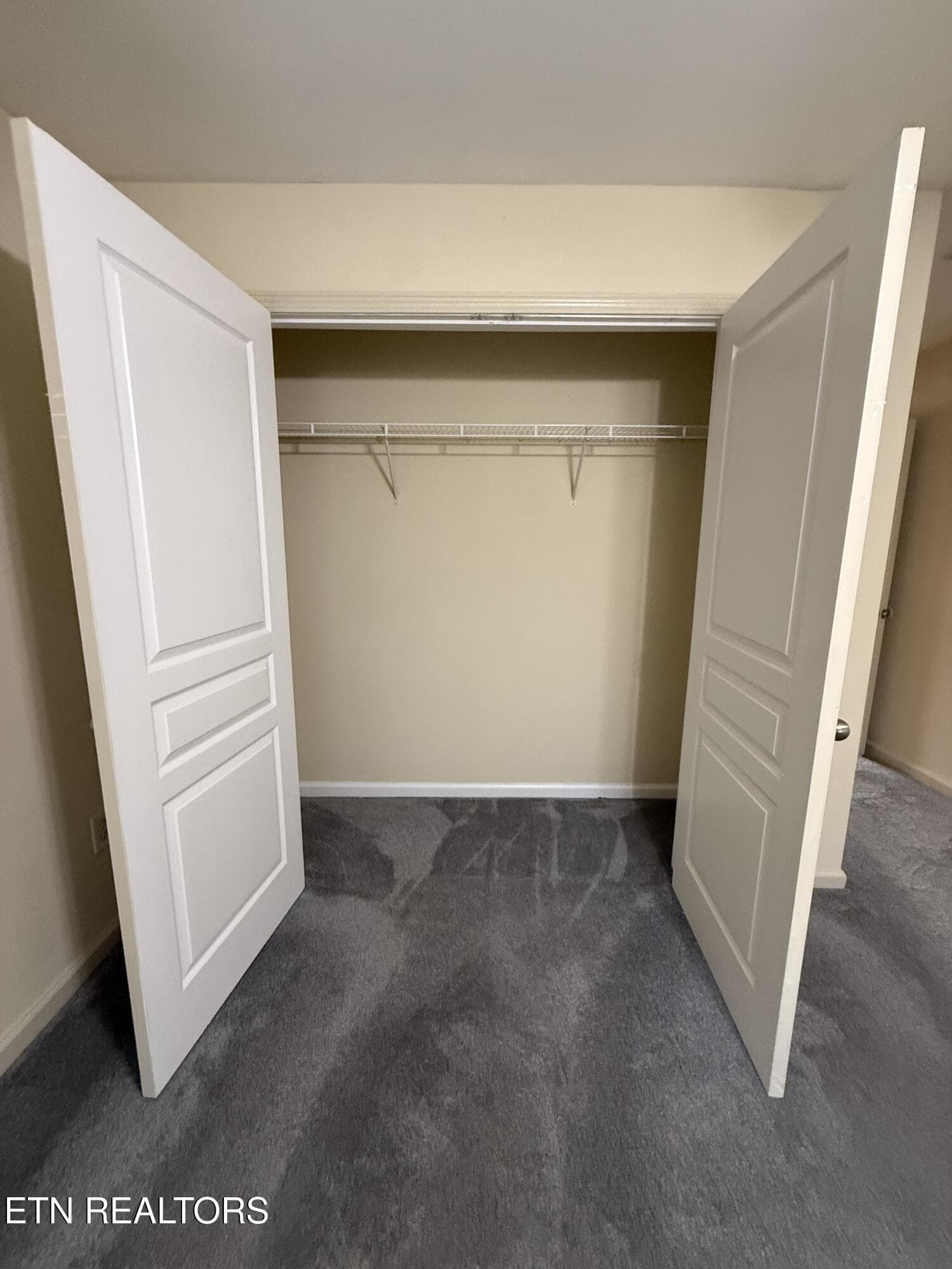 Closets - 3831 Cherokee Woods Way 102, Knoxville, TN 37920, Knoxville