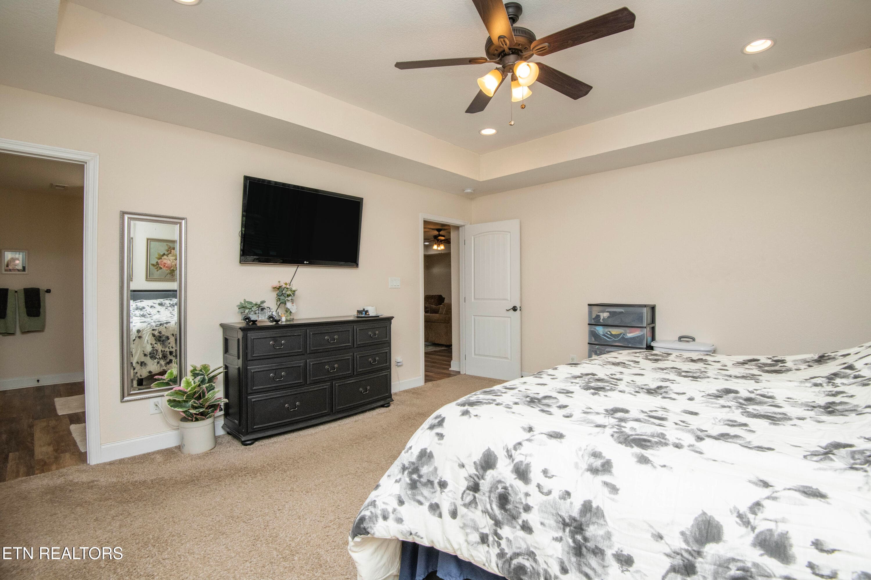 master bed - 1125 Walker Rd, Maryville, TN 37801