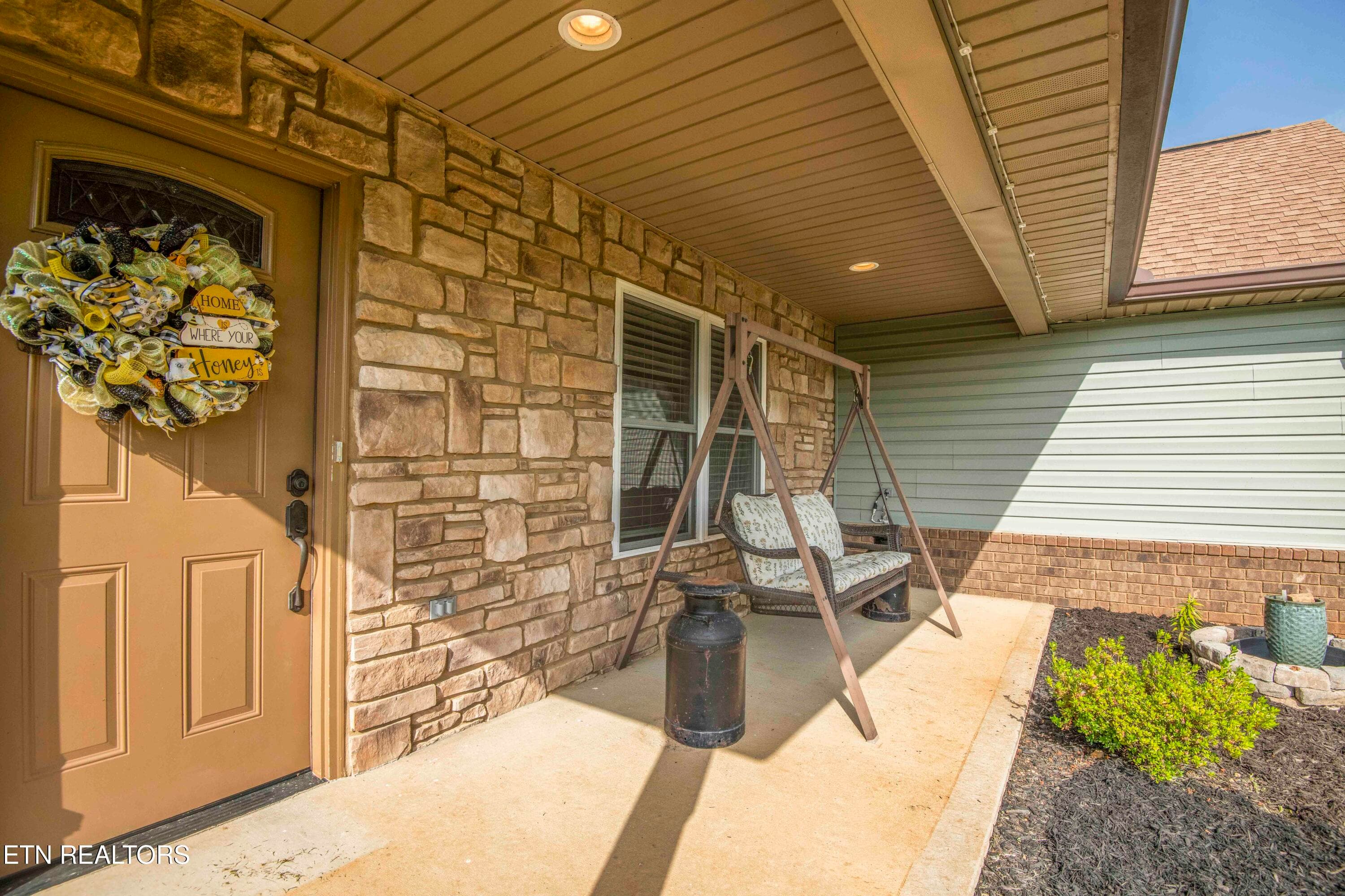 porch_1 - 1125 Walker Rd, Maryville, TN 37801