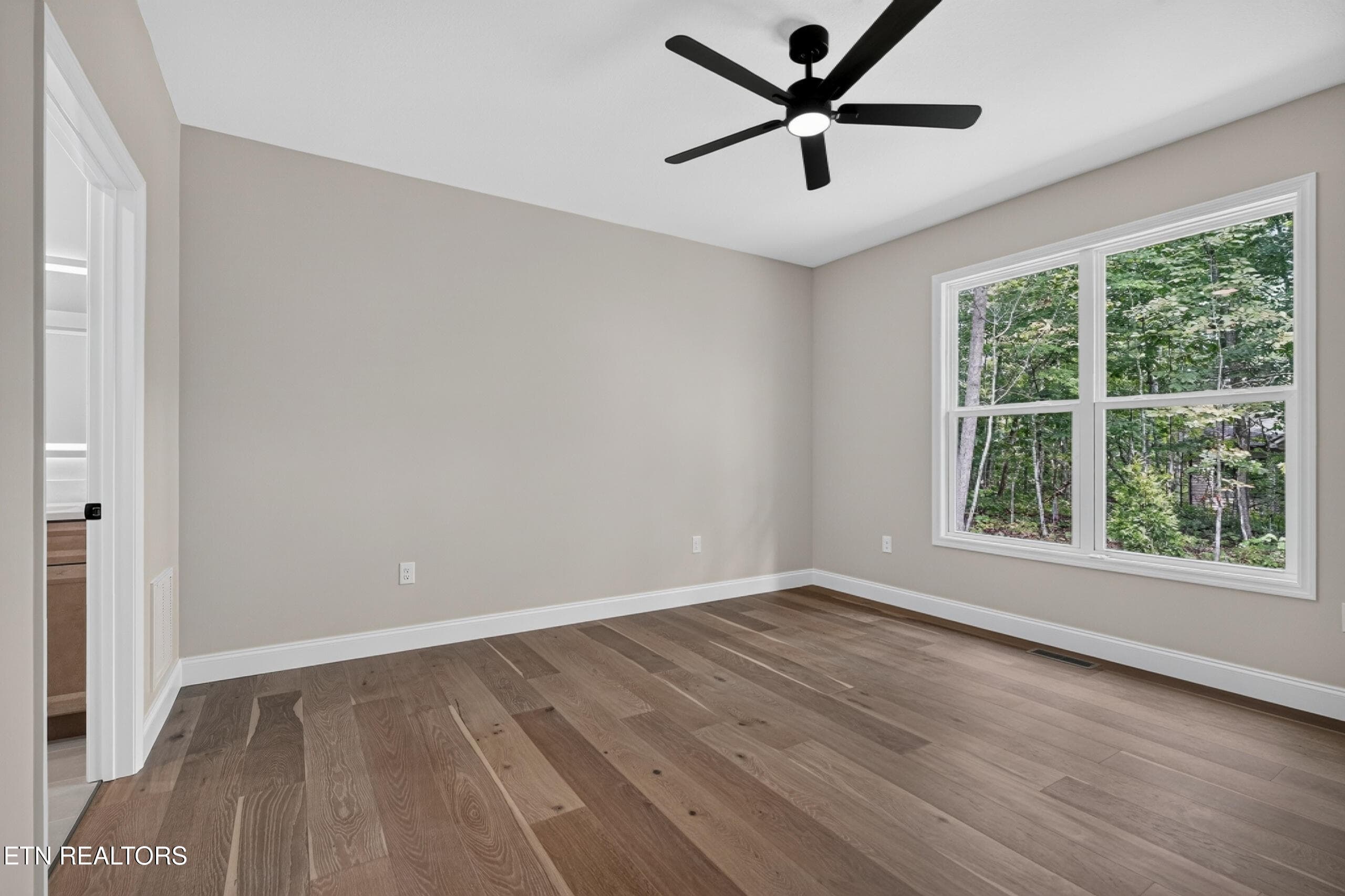 Main Bedroom - 104 Liverpool Circle, Crossville, TN 38558