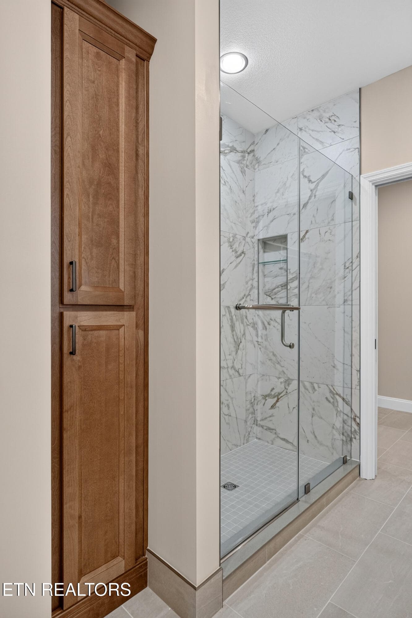 Main Bath - 104 Liverpool Circle, Crossville, TN 38558