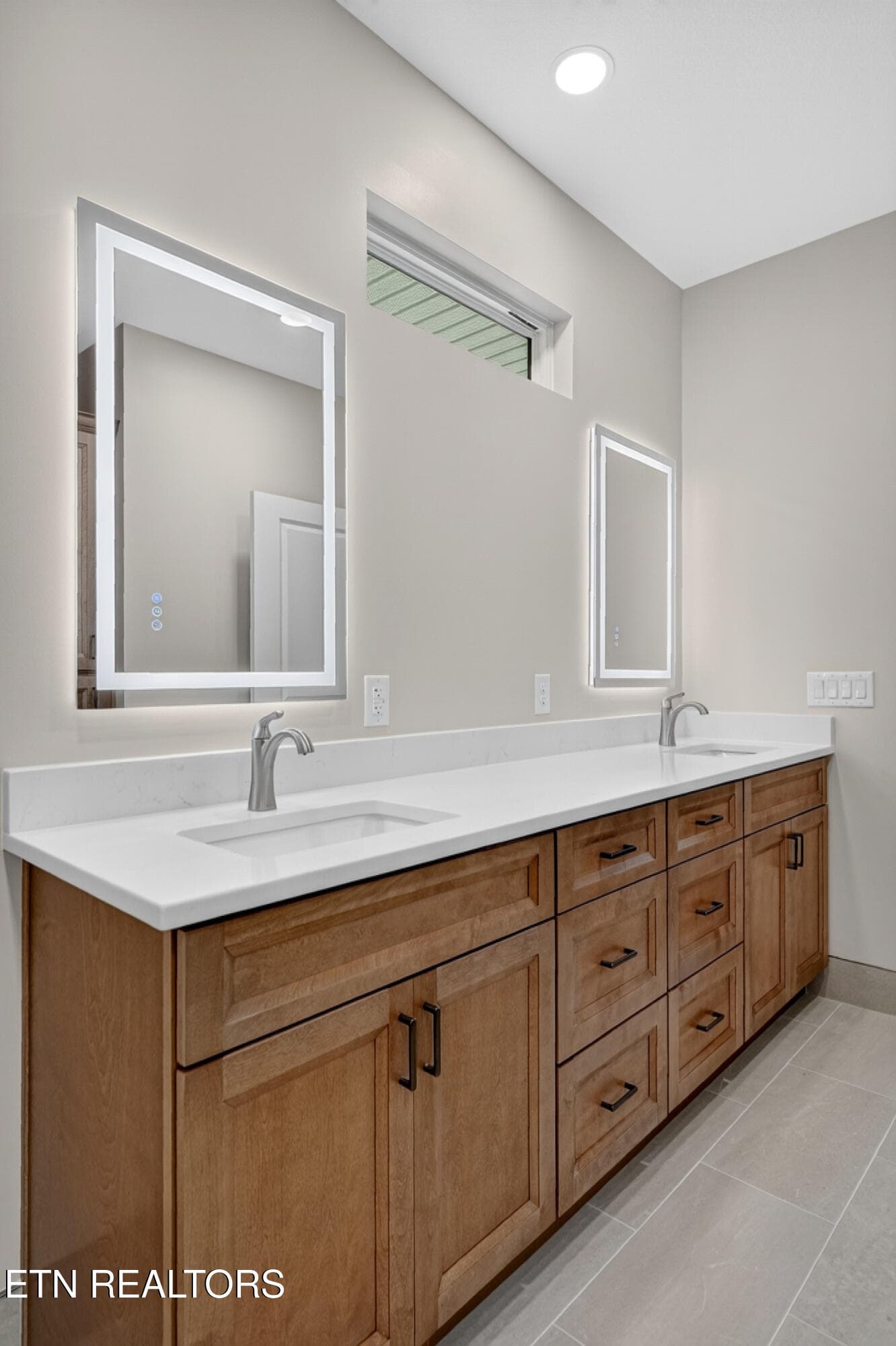 Main Bath - 104 Liverpool Circle, Crossville, TN 38558