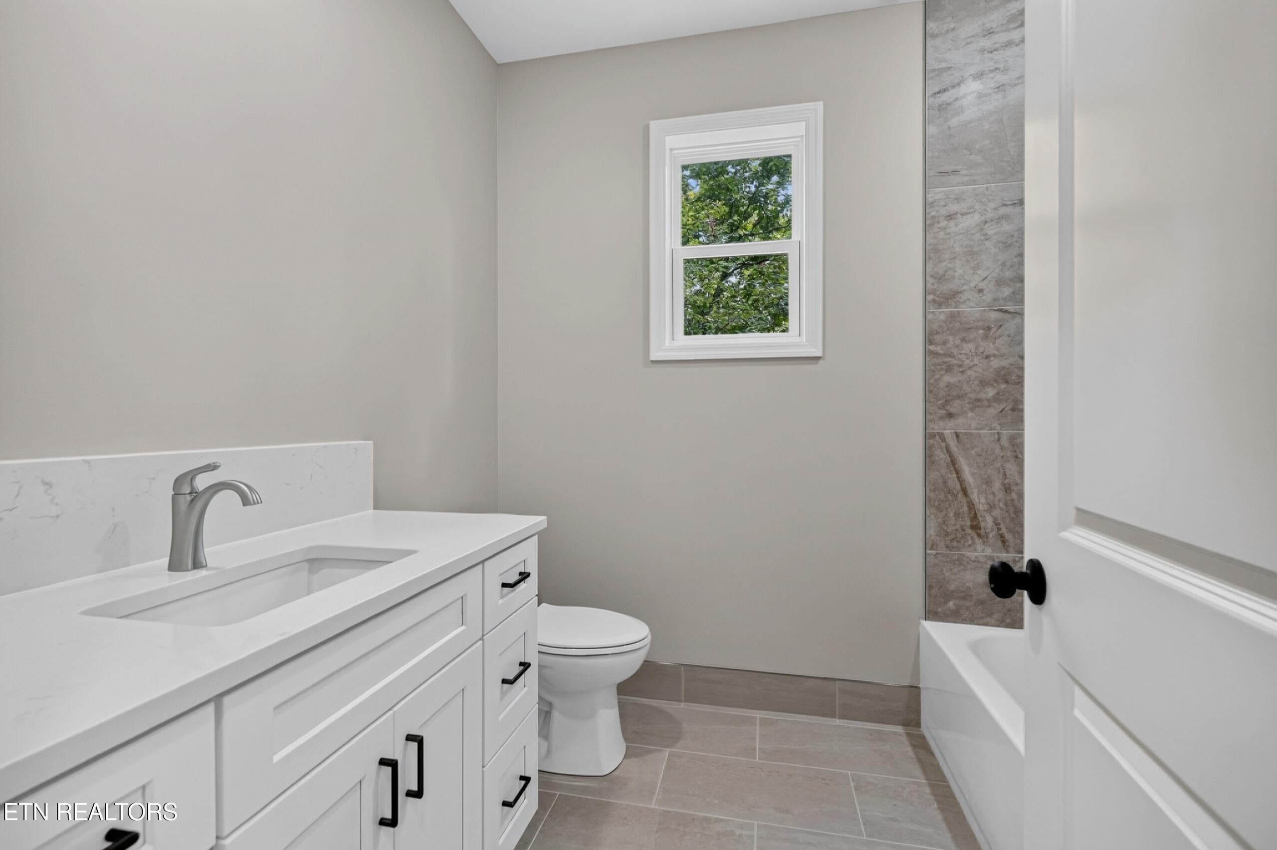 Guest Bathroom - 104 Liverpool Circle, Crossville, TN 38558