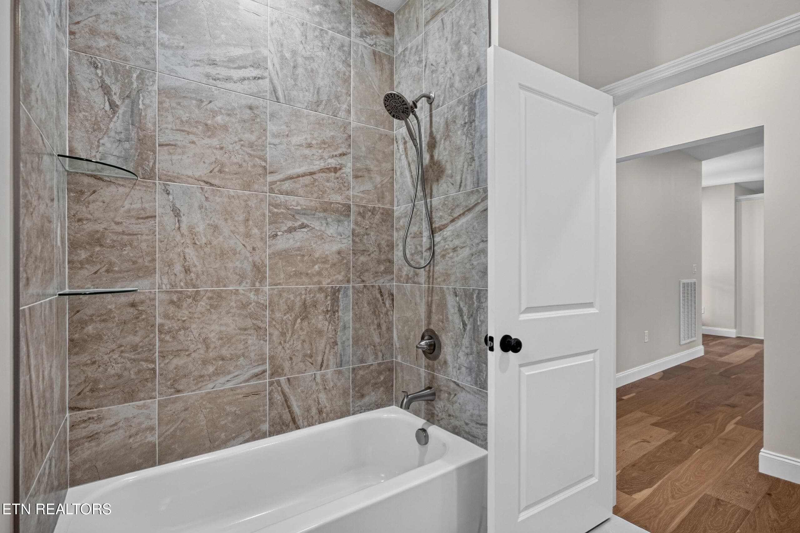 Guest Bathroom - 104 Liverpool Circle, Crossville, TN 38558