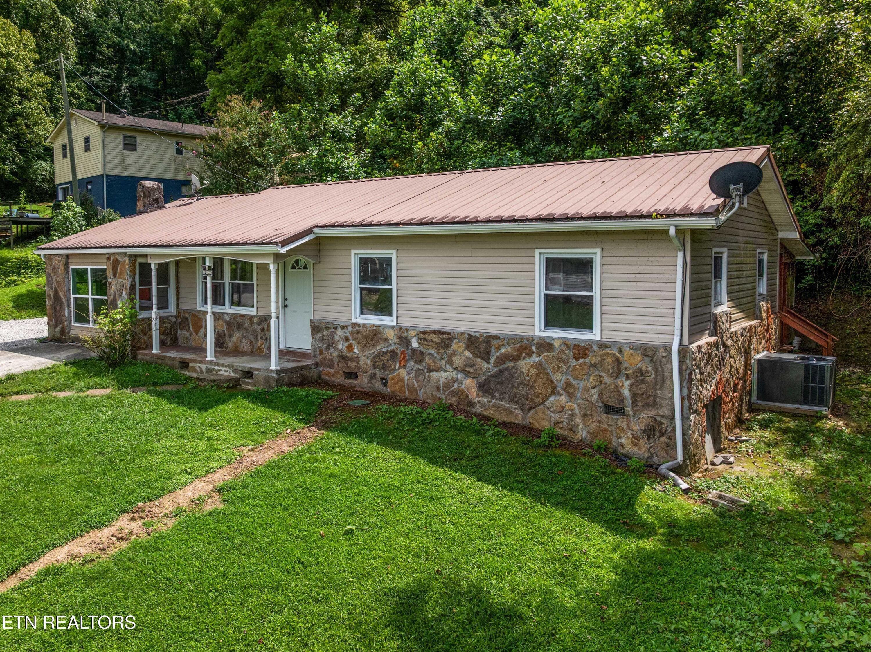 DJI_0184 - 232 E Robbins St, Jellico, TN 37762